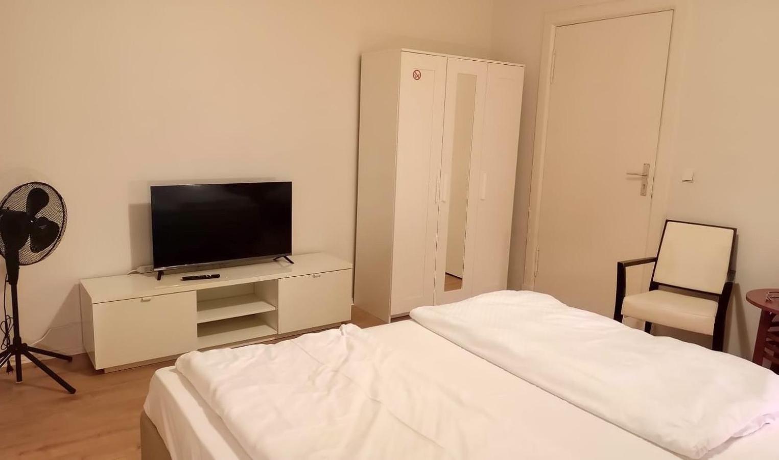 Three-Bedroom Standard Apartment photo 2