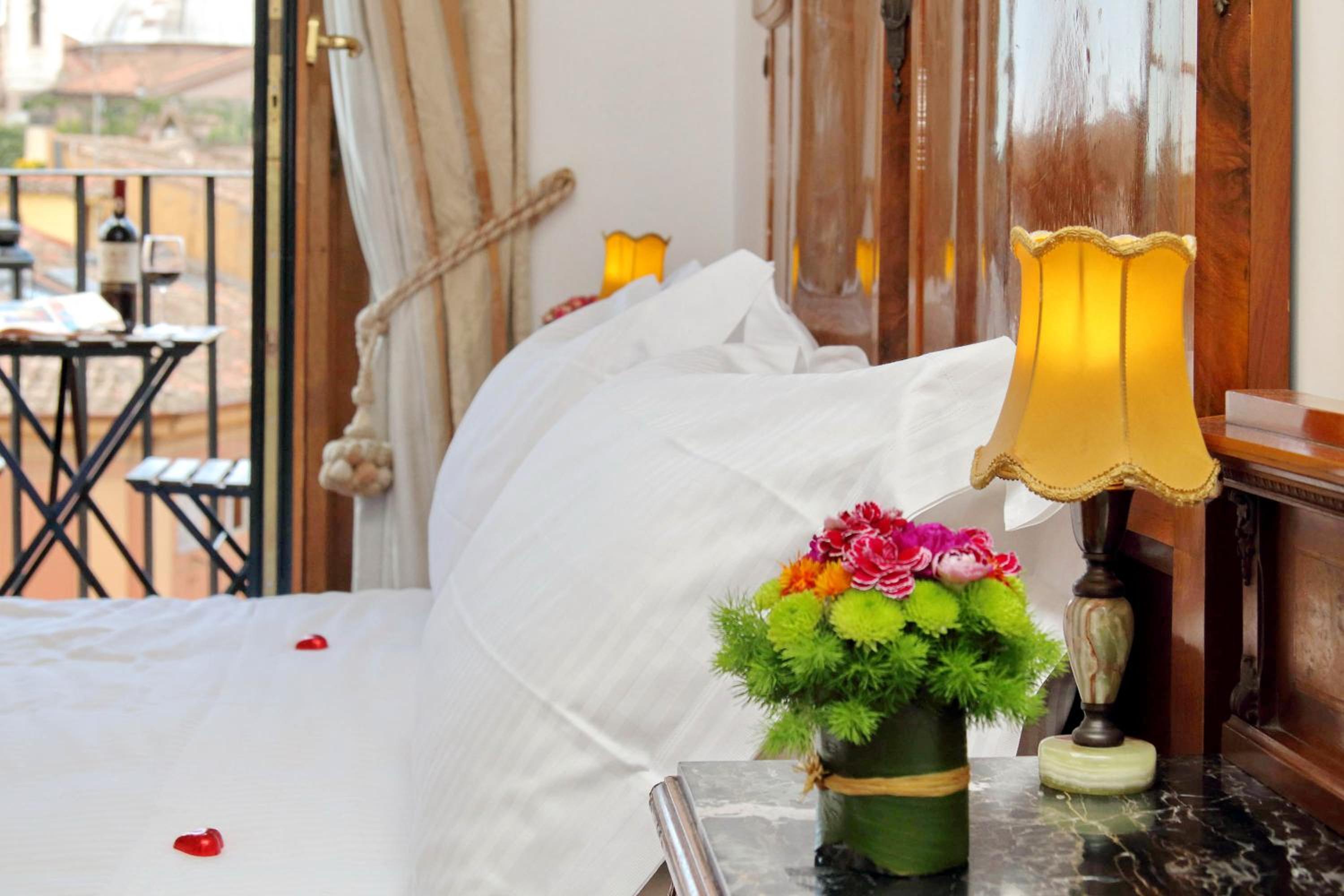 Deluxe Double Room with Balcony and City View photo 2