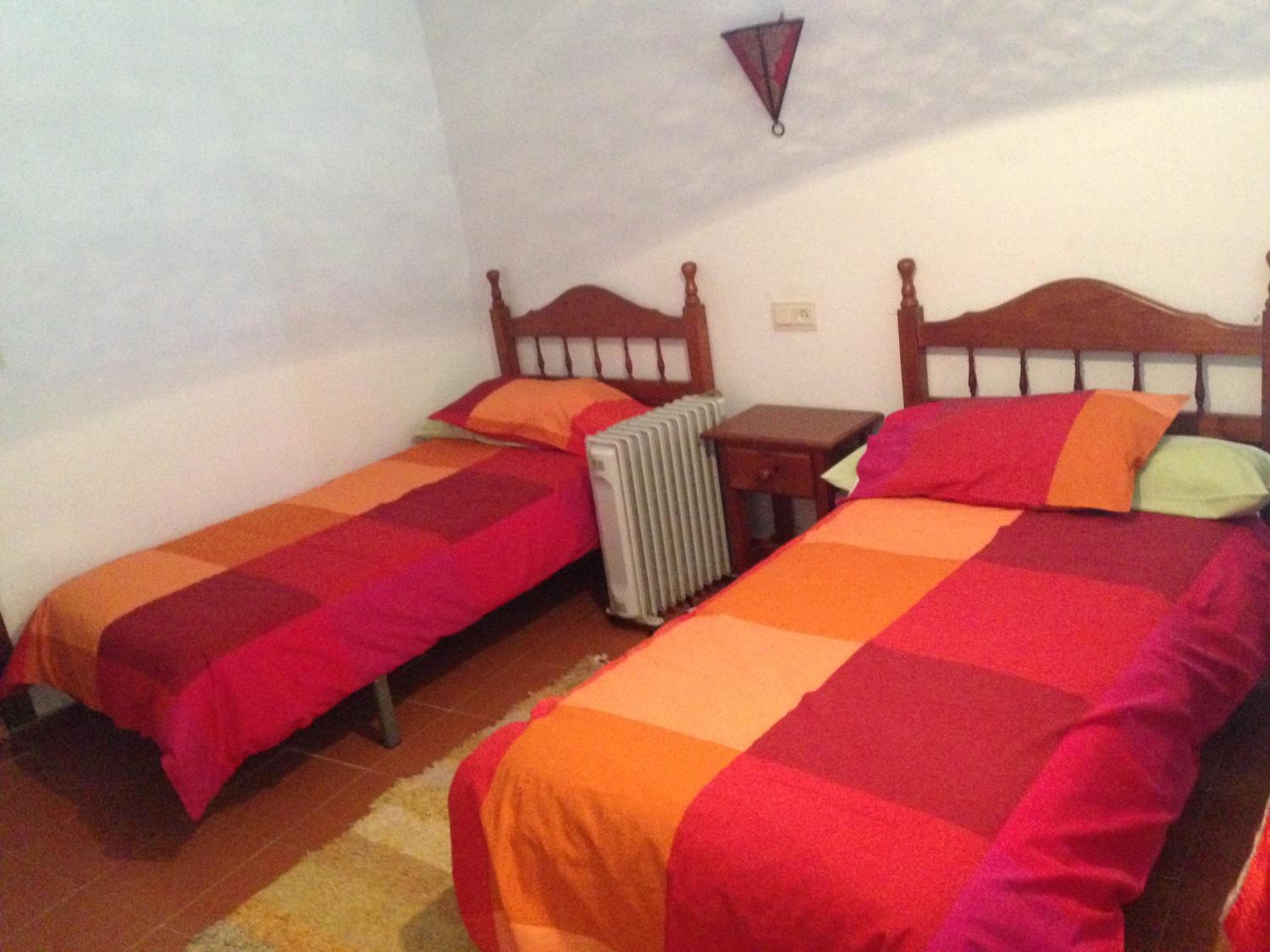 Quadruple Room with Bathroom - Photo 3