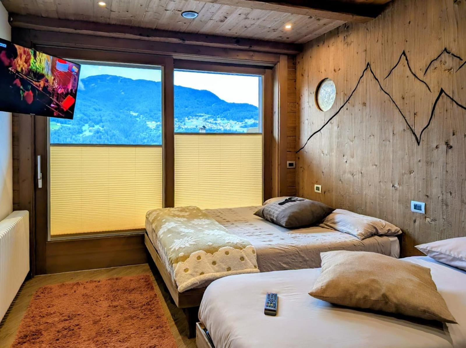 Family Room with Balcony - Photo 5