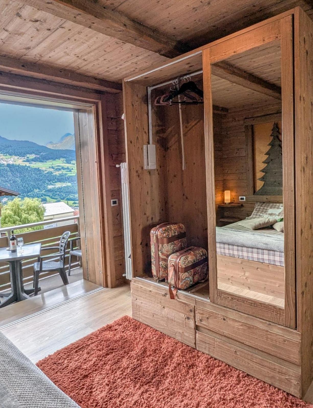 Apartment with Balcony - Photo 8