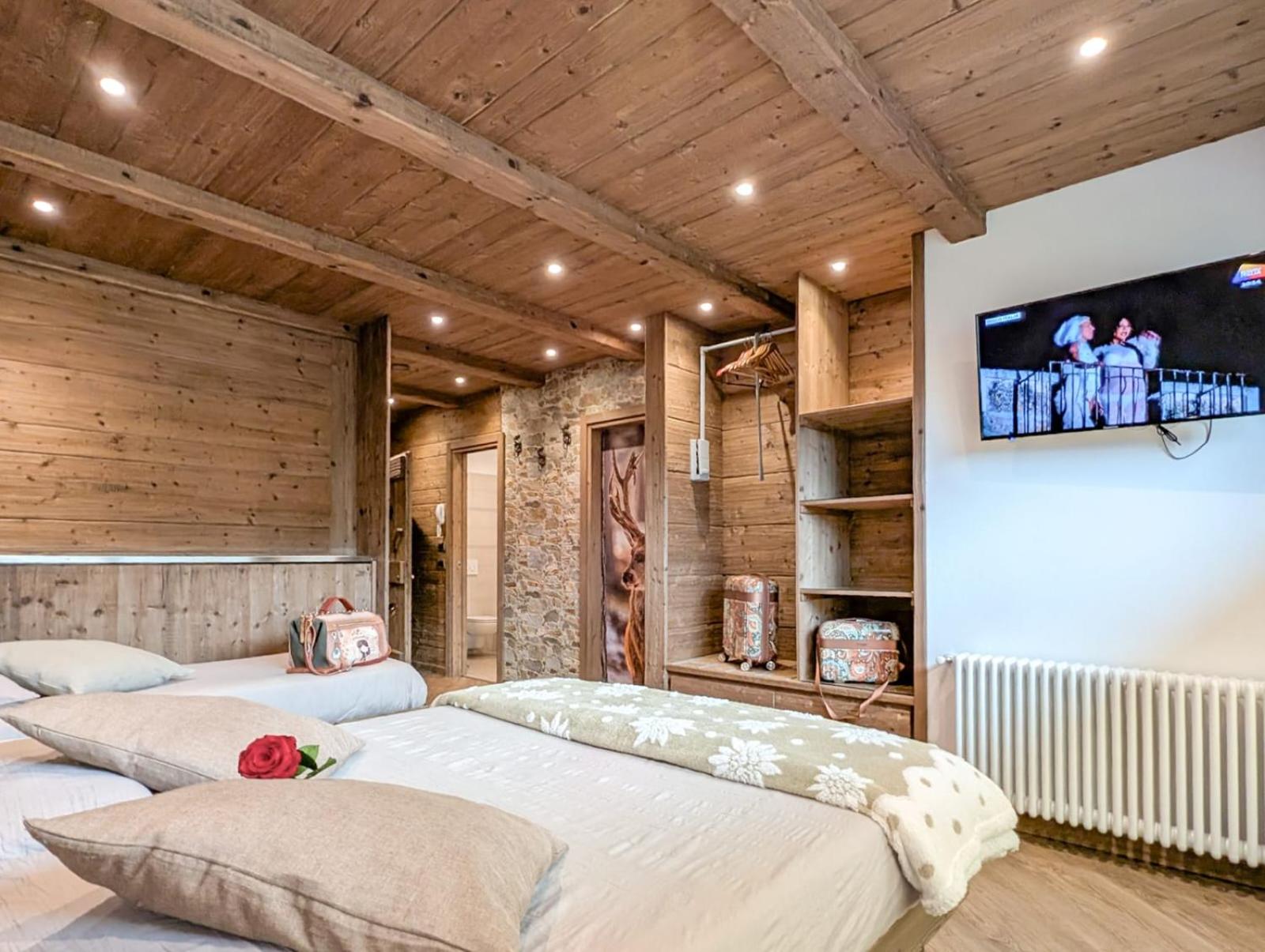 Family Room with Balcony - Photo 7