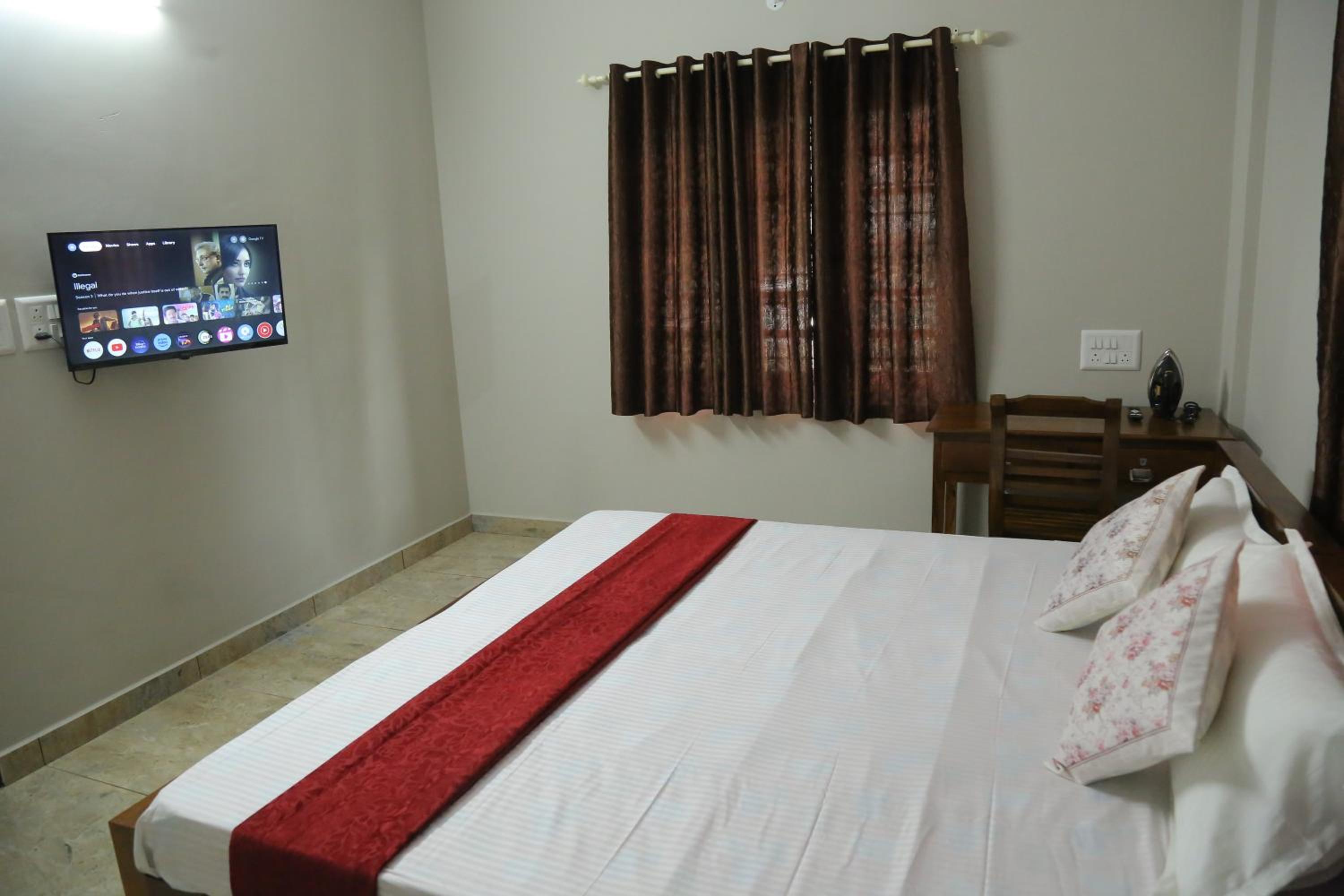 Two-Bedroom Apartment with View photo 2