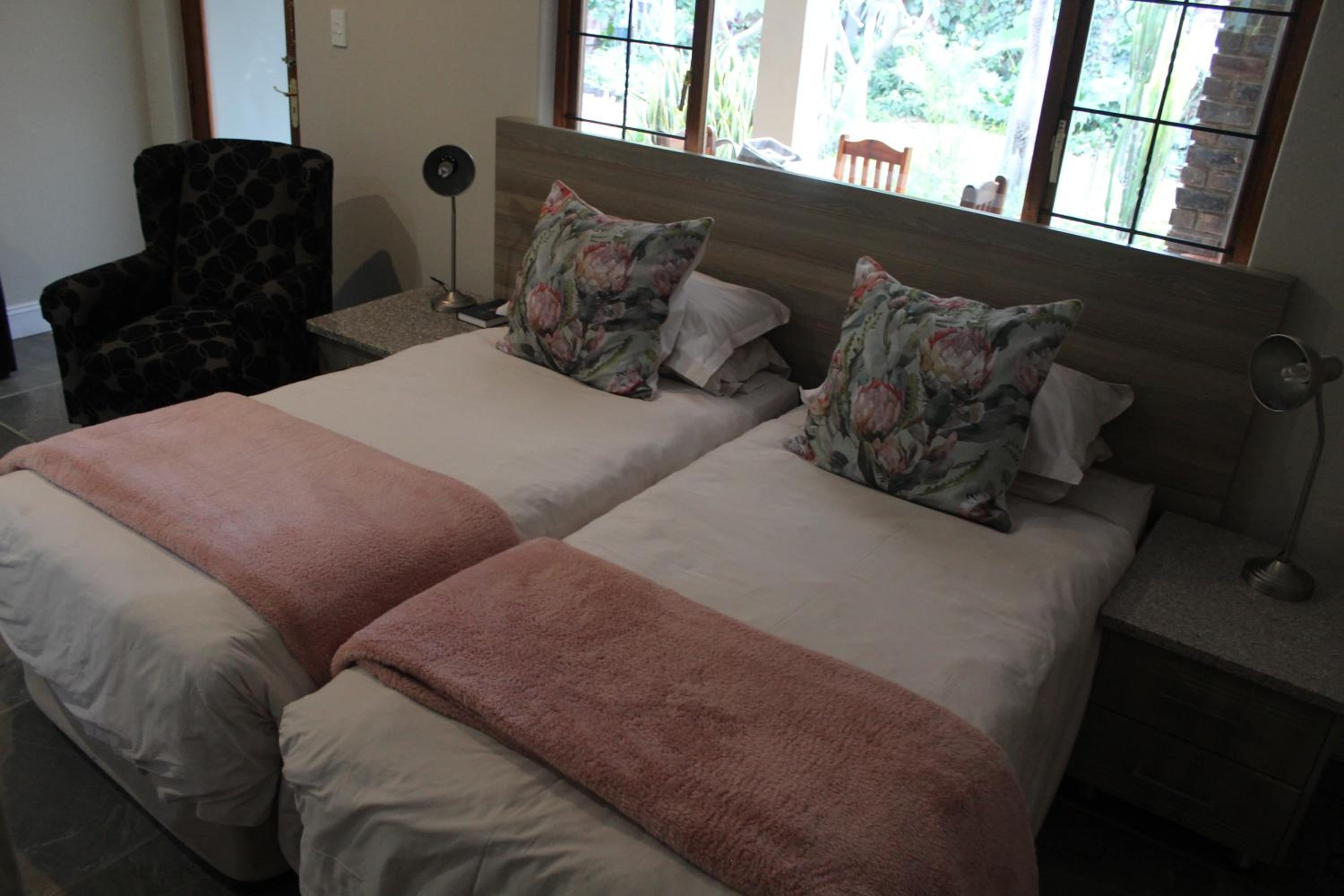 Double Room with Garden View - Photo 2