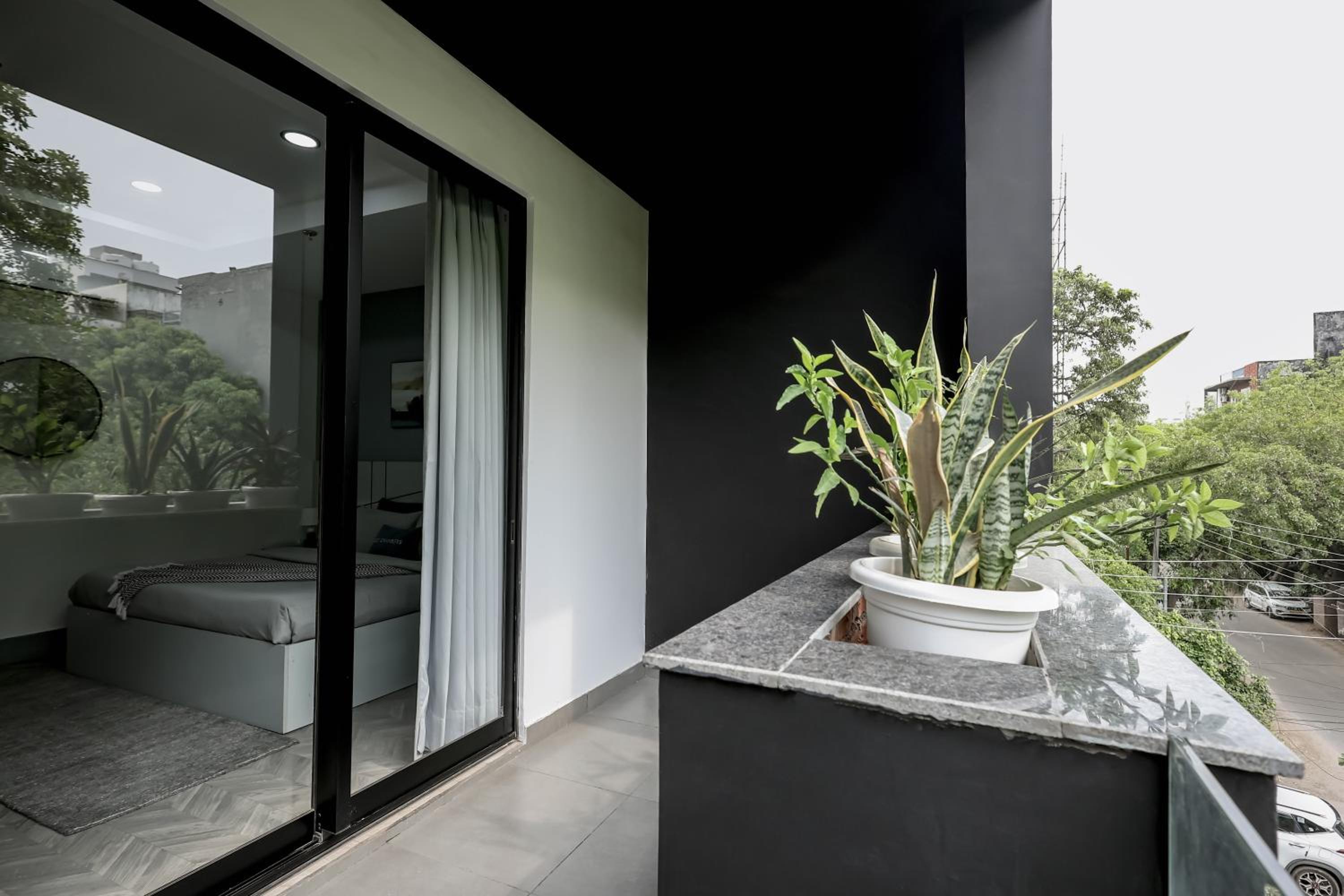 One-Bedroom Apartment with Balcony photo 3