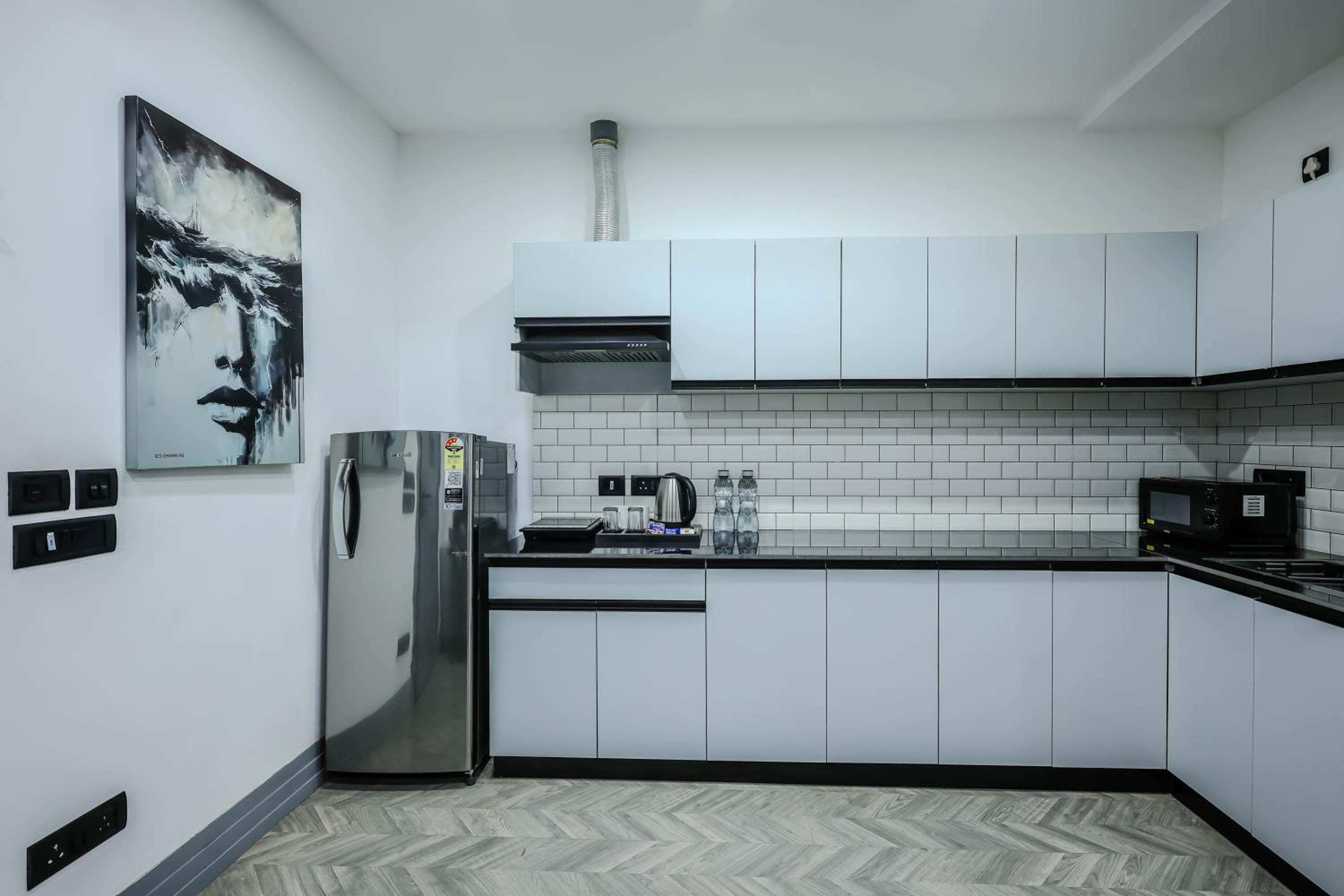 Studio Apartment with Balcony photo 3