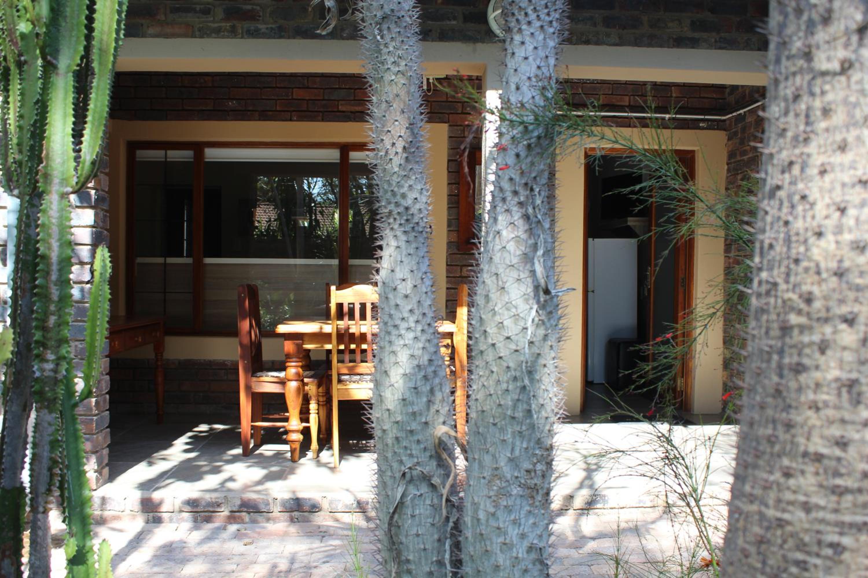 Double Room with Garden View - Photo 3