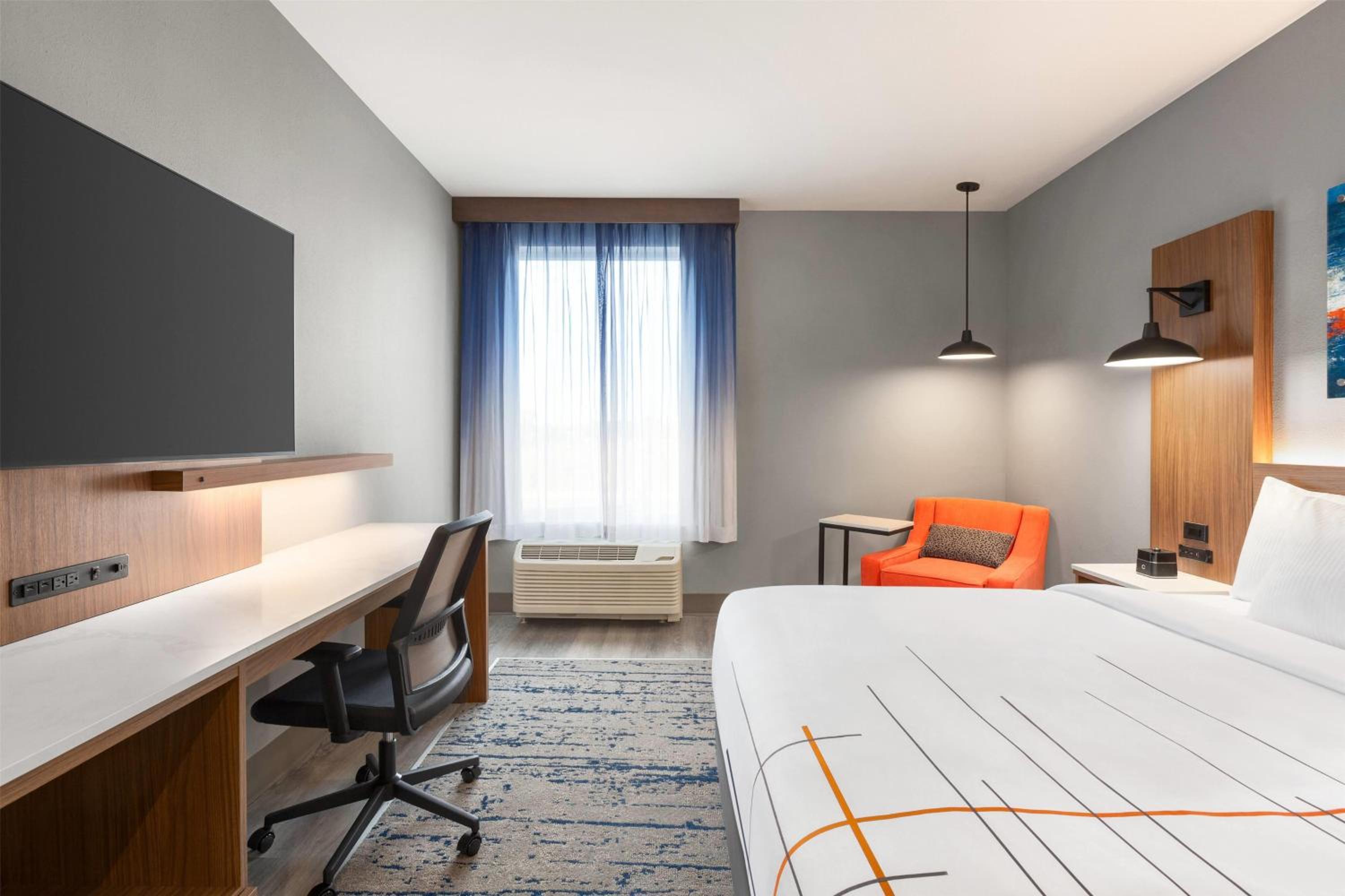 King Studio Suite - Pet Friendly/Non Smoking - Photo 13