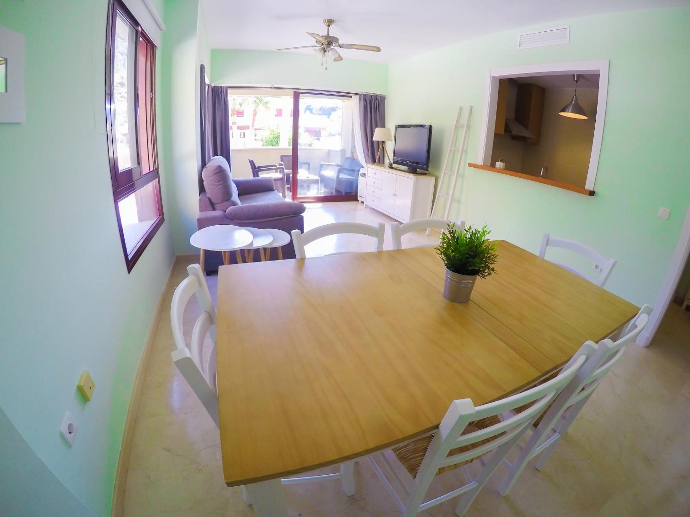 Apartamento con Vista Parcial al Mar