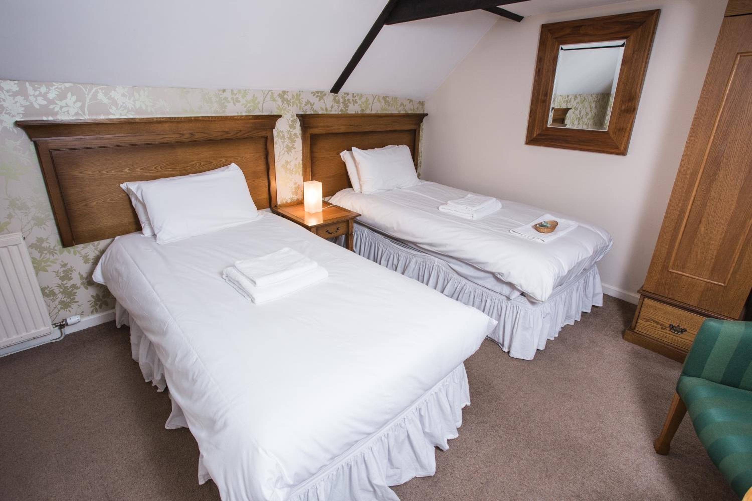 Standard Twin Room - Photo 1
