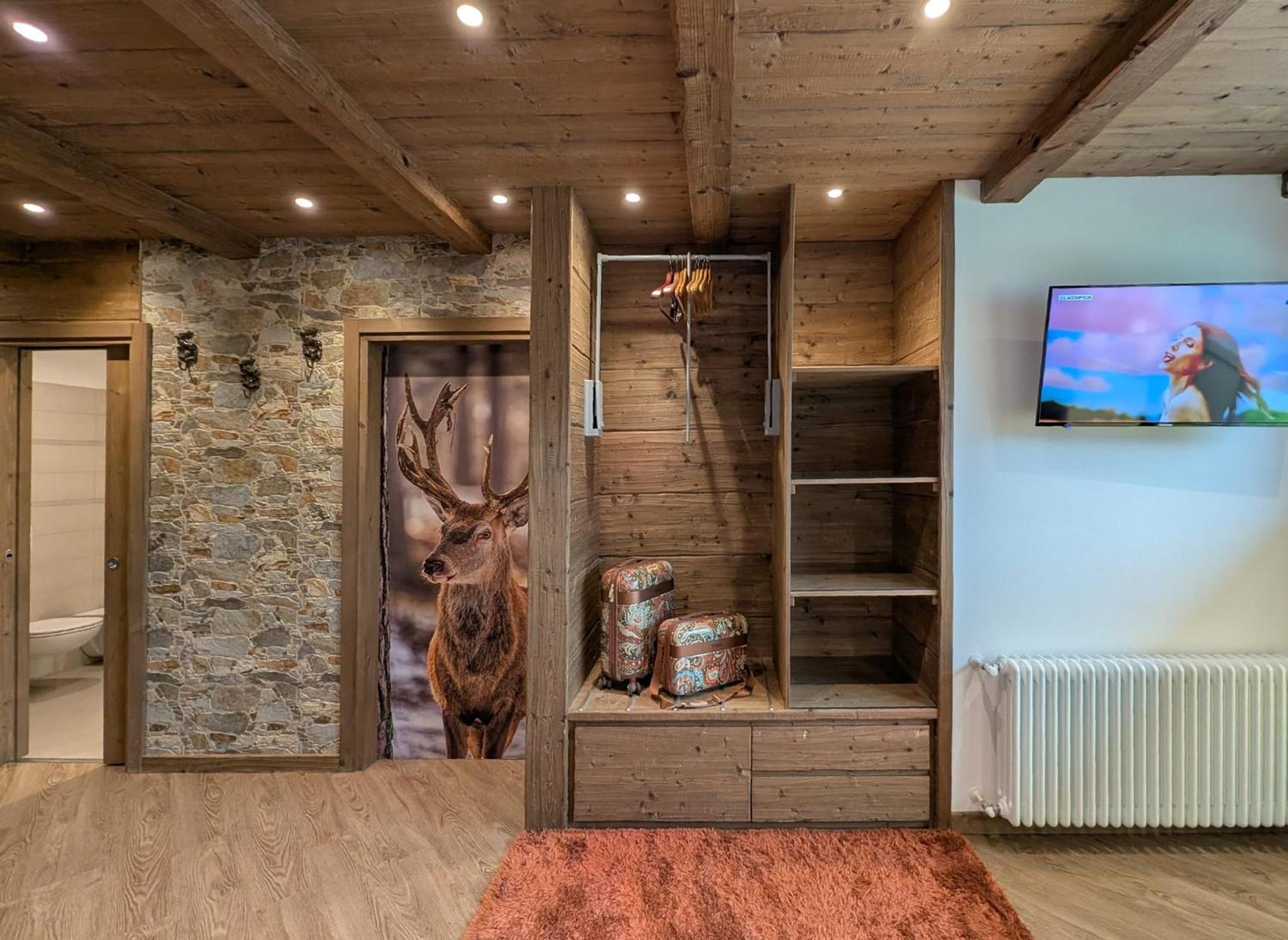 Apartment with Balcony - Photo 11