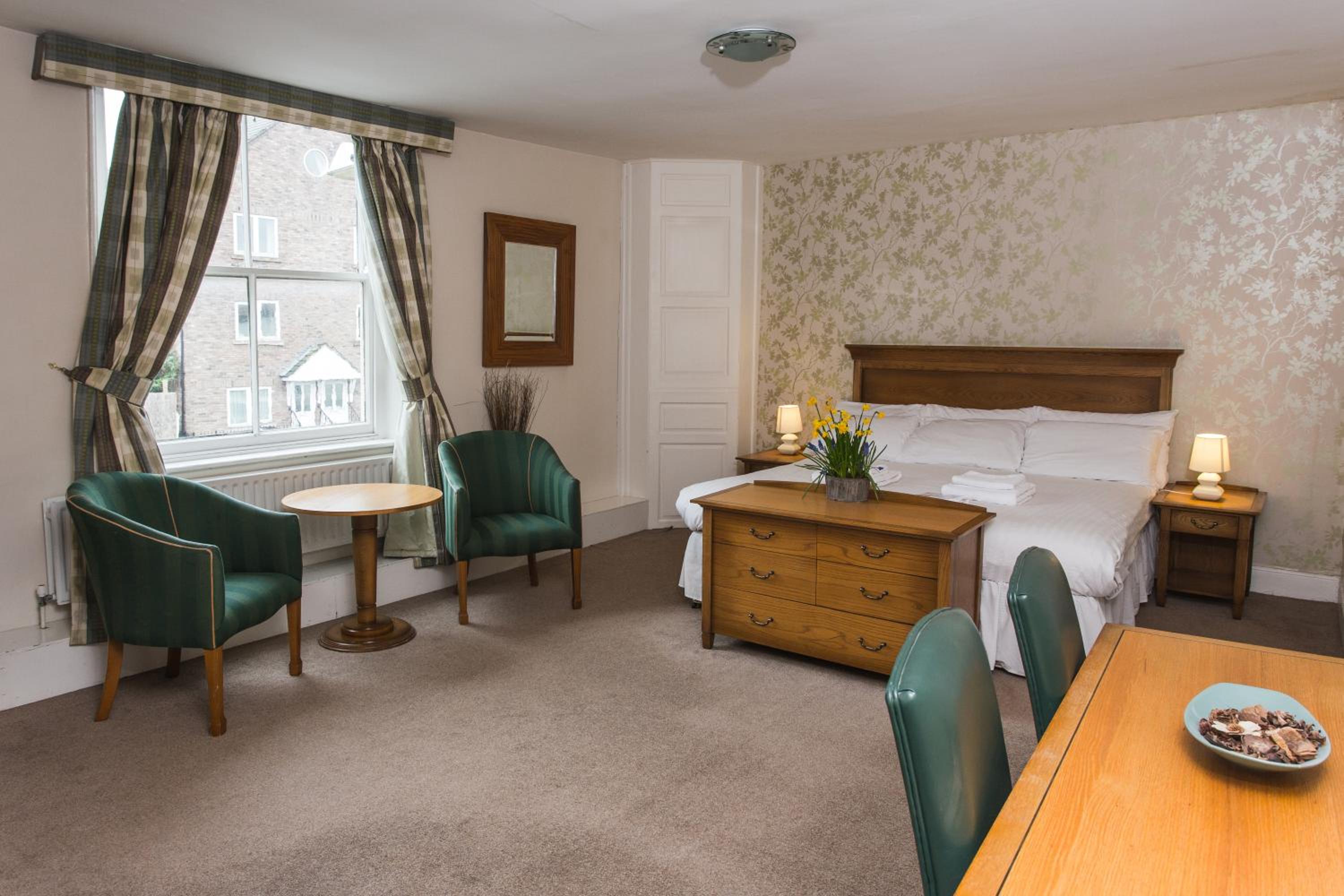 Large Double Room - Photo 1