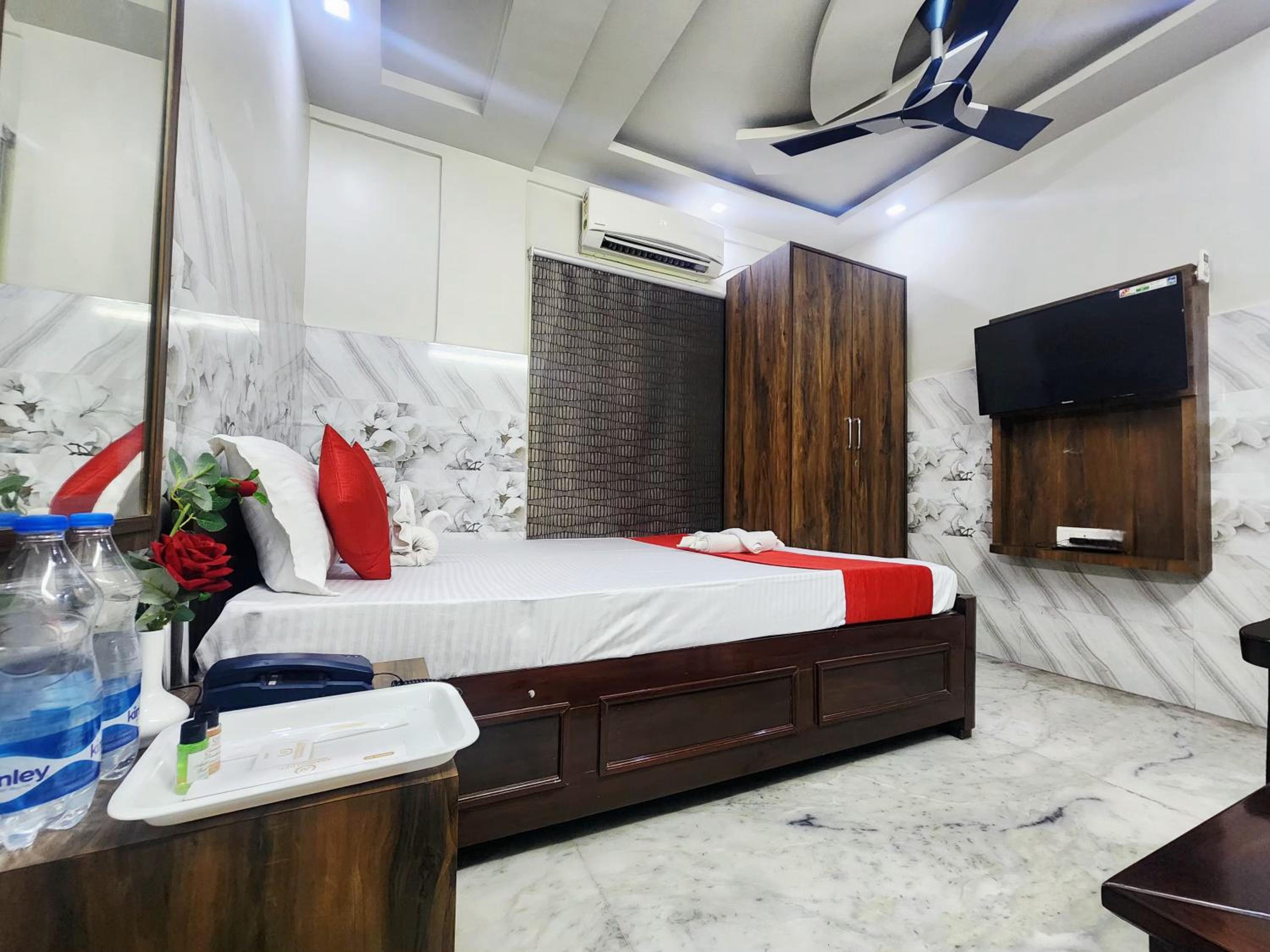 Deluxe Double Room - Photo 8