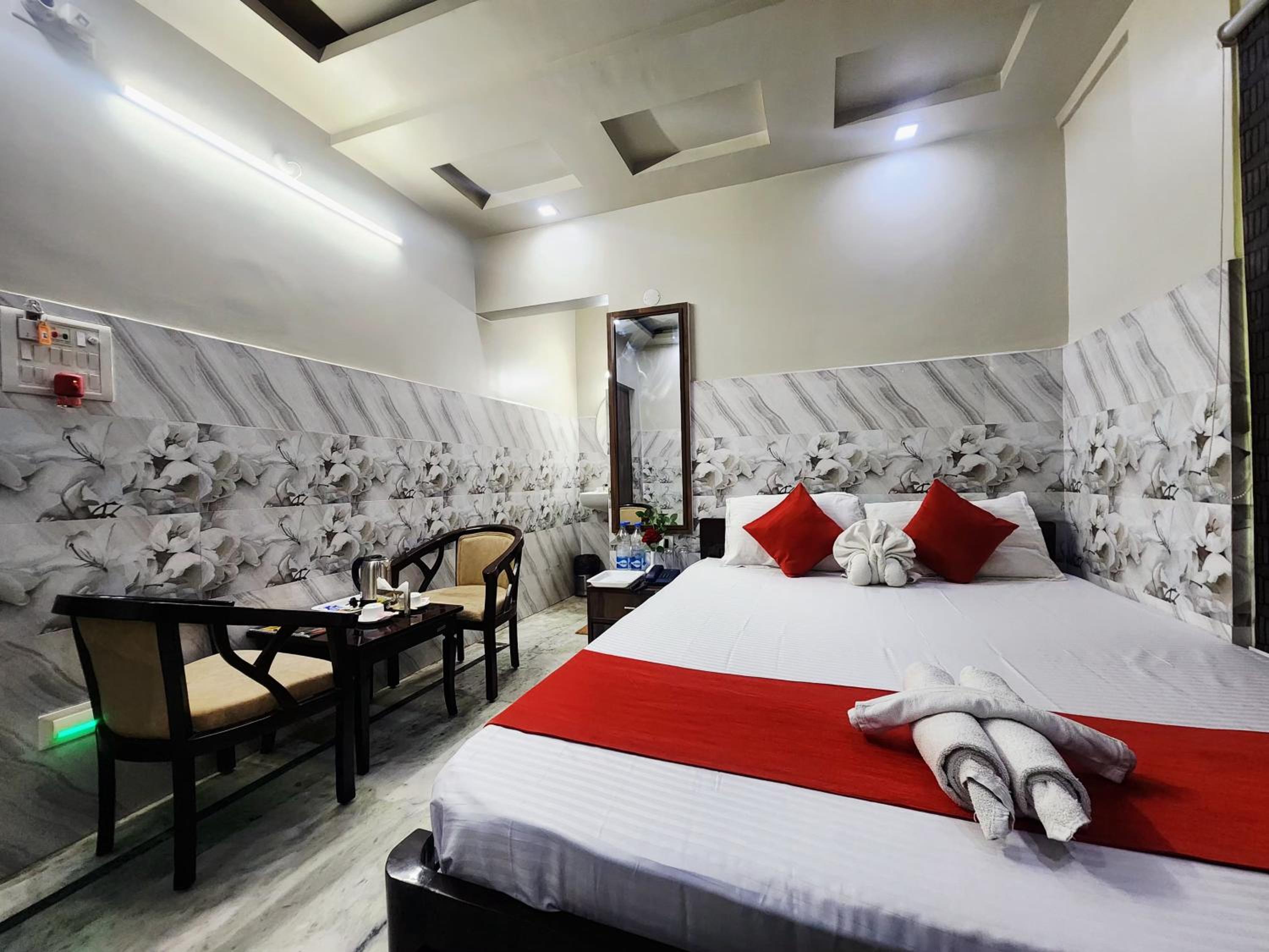Deluxe Double Room - Photo 9