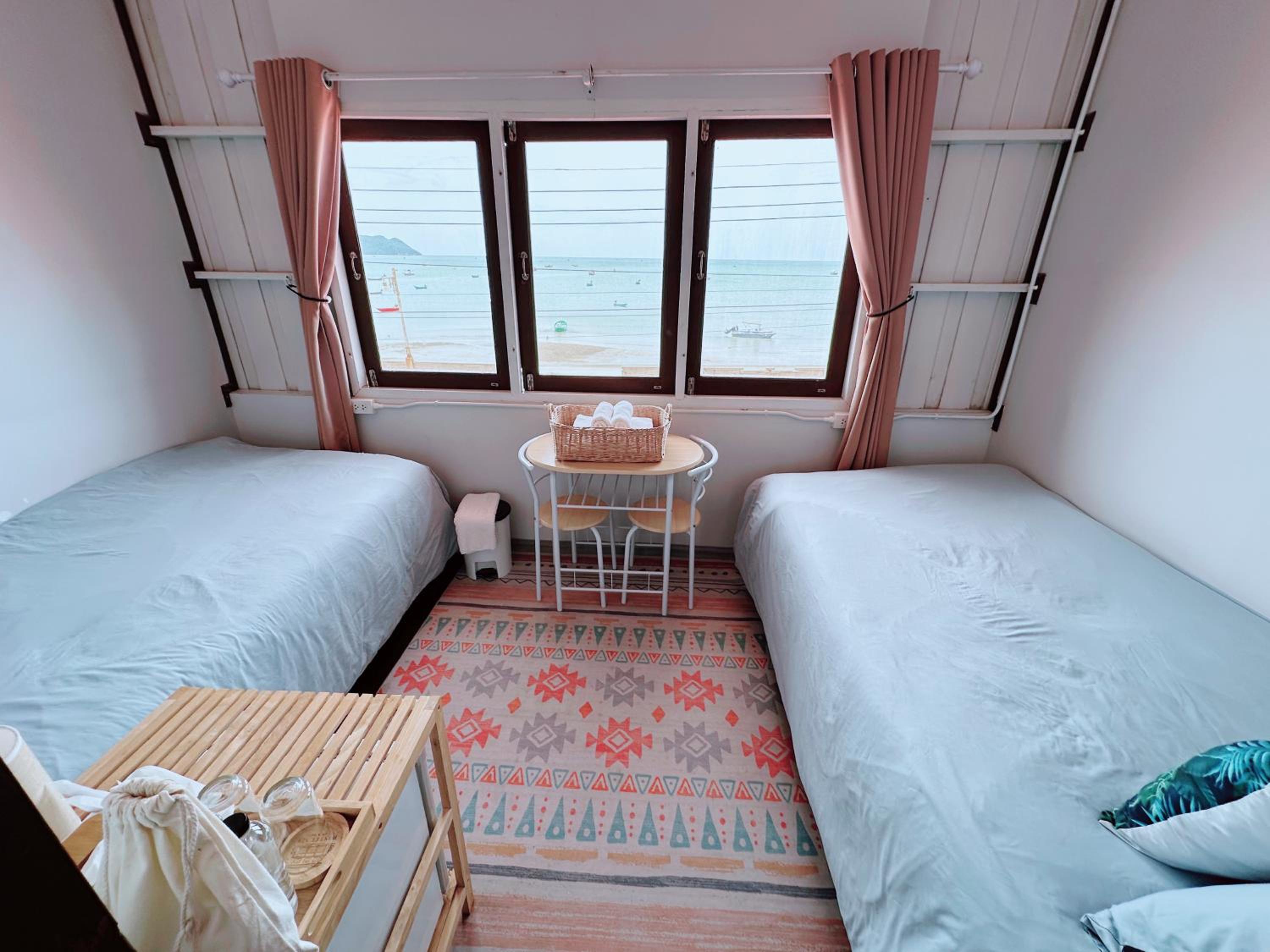 Twin Room with Sea View photo 3