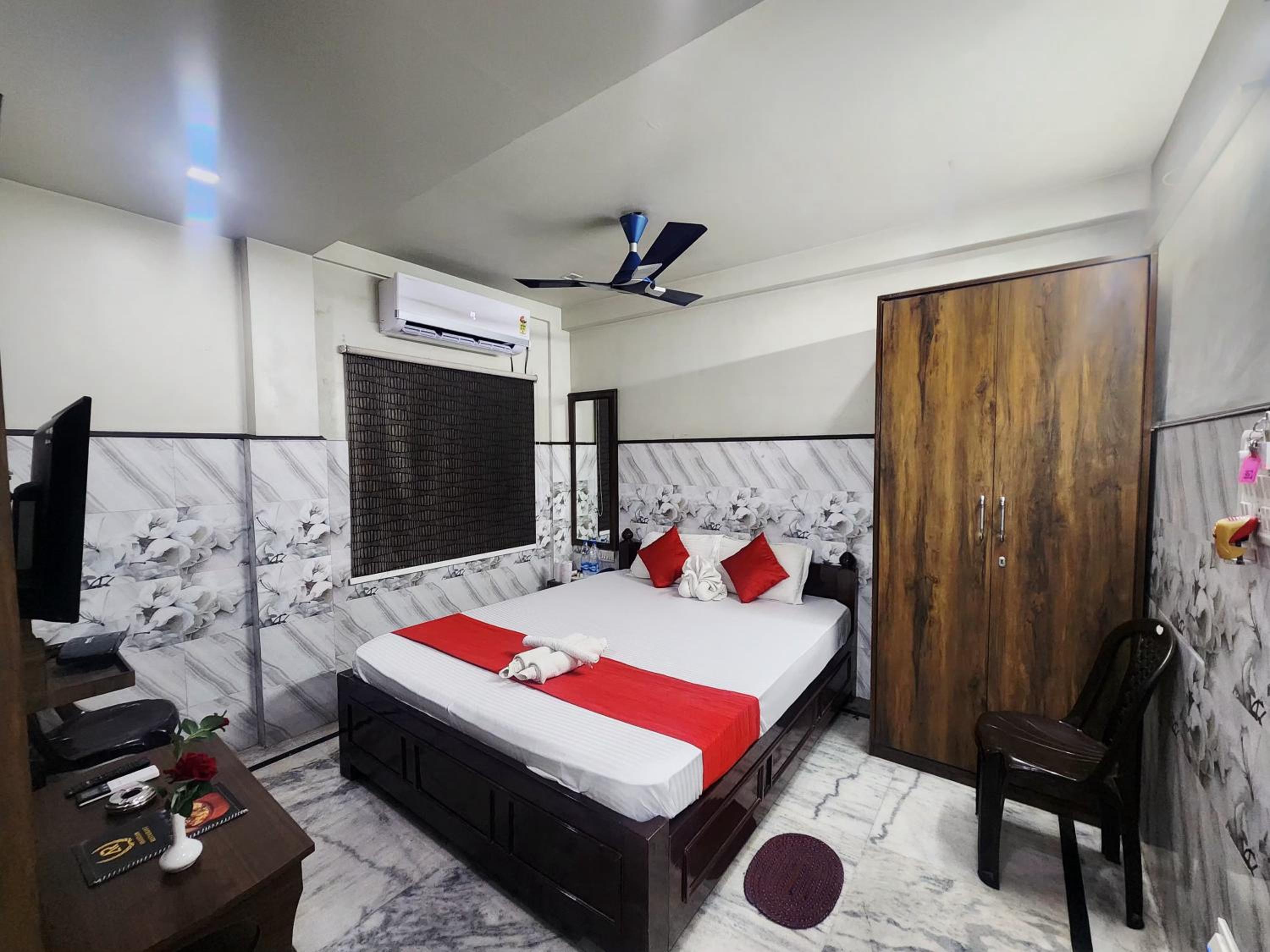 Standard Double Room with Fan - Photo 1