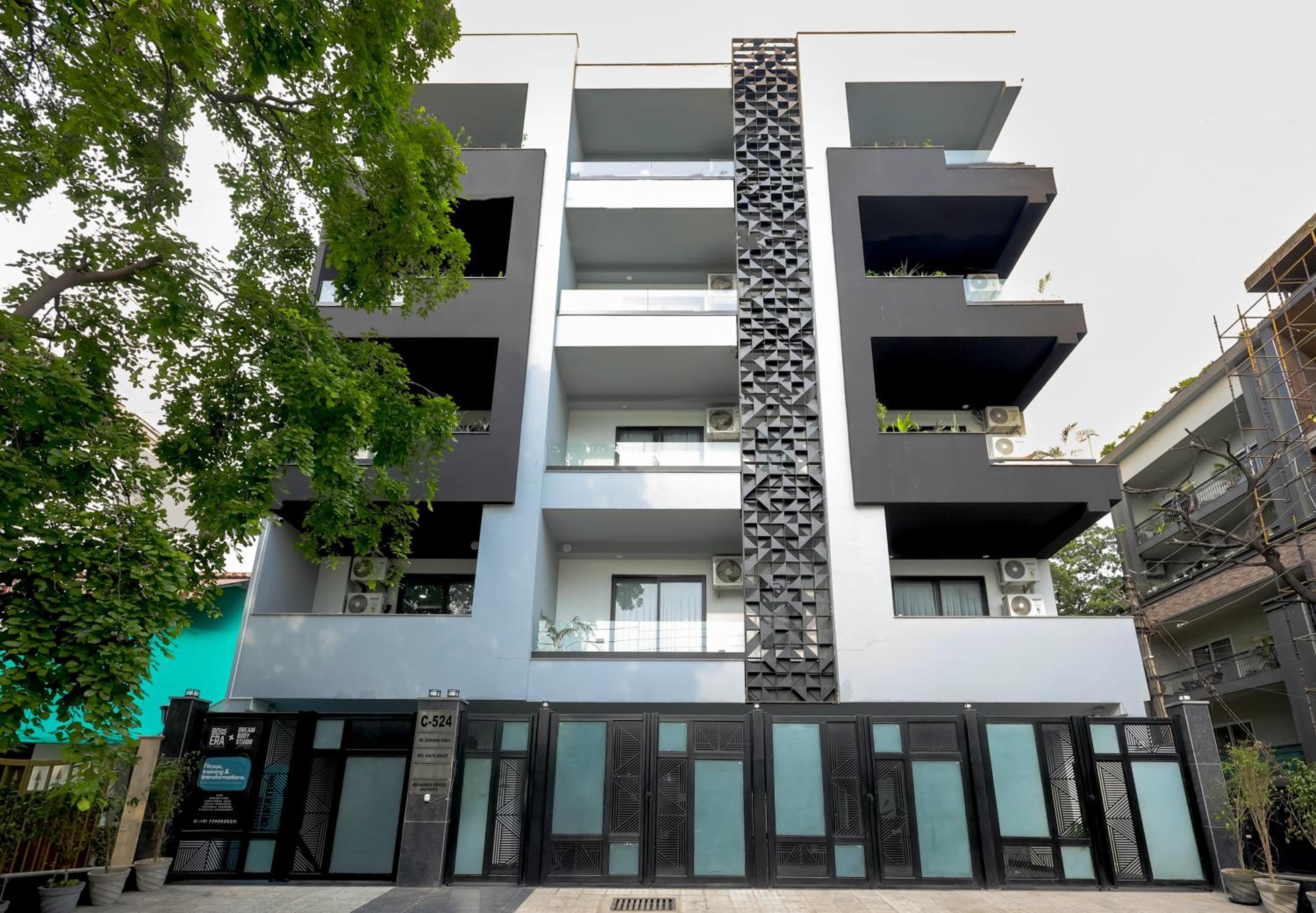 One-Bedroom Apartment with Balcony