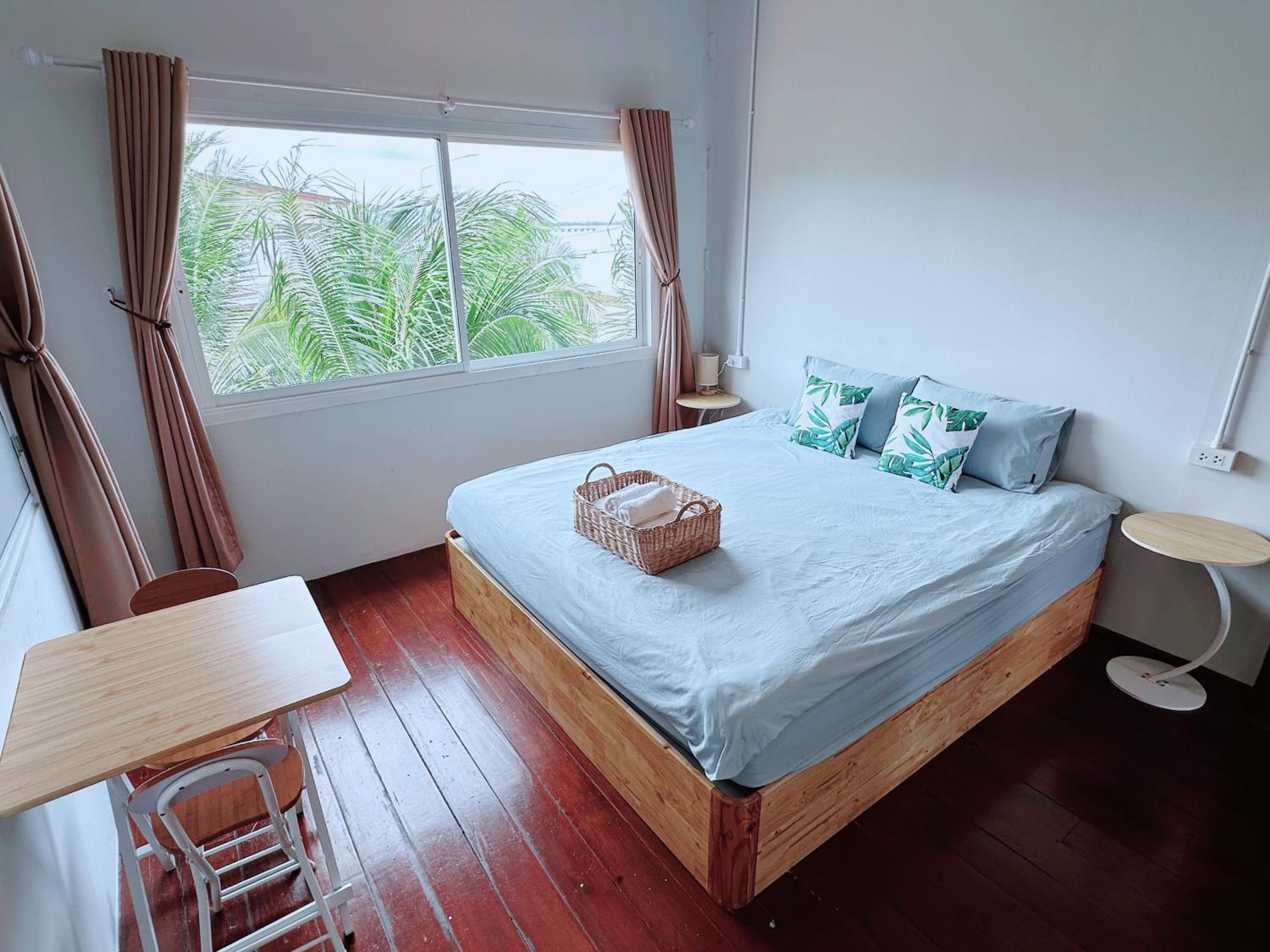 Deluxe Double Room with Side Sea View photo 2