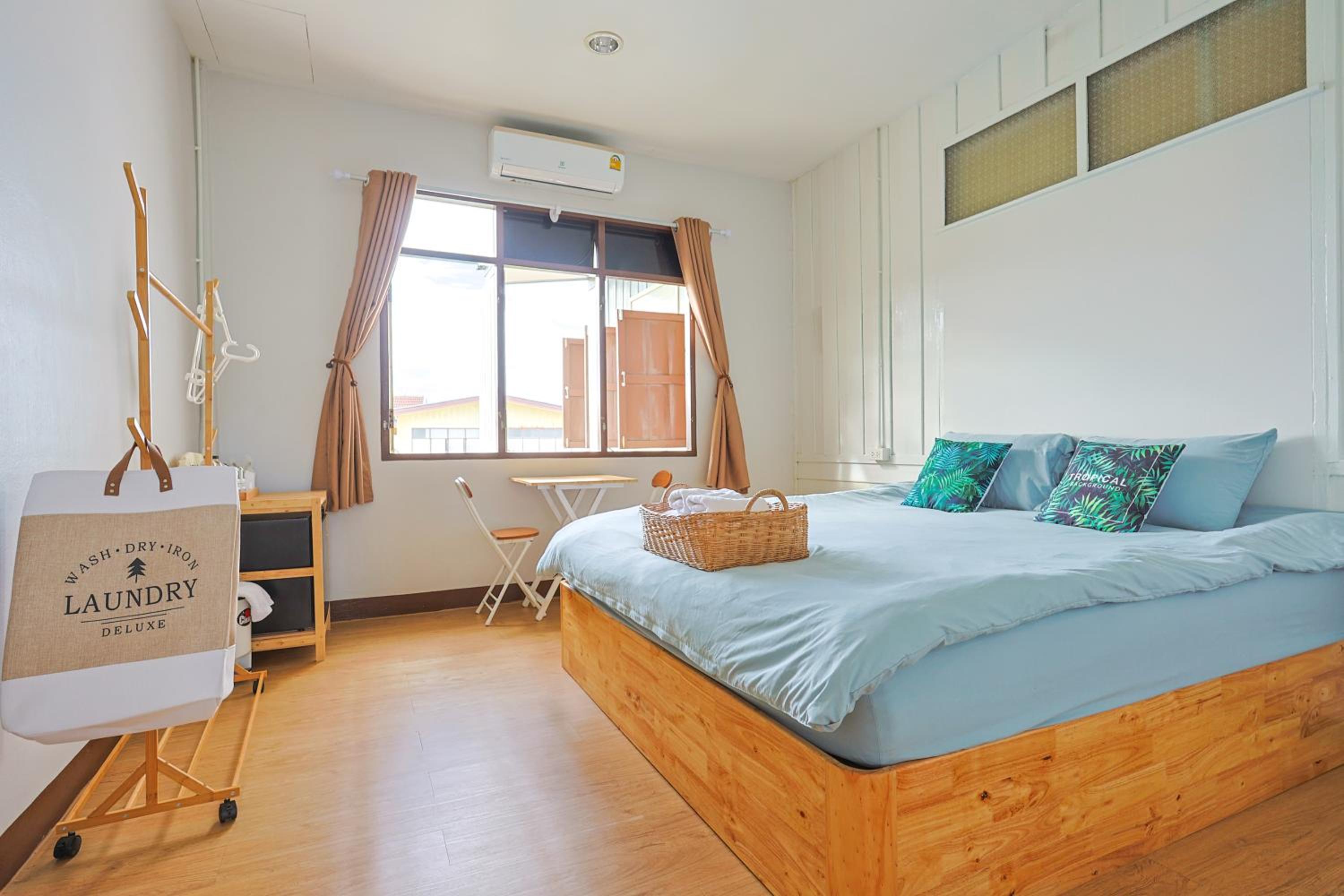 Deluxe Double Room with Side Sea View photo 3