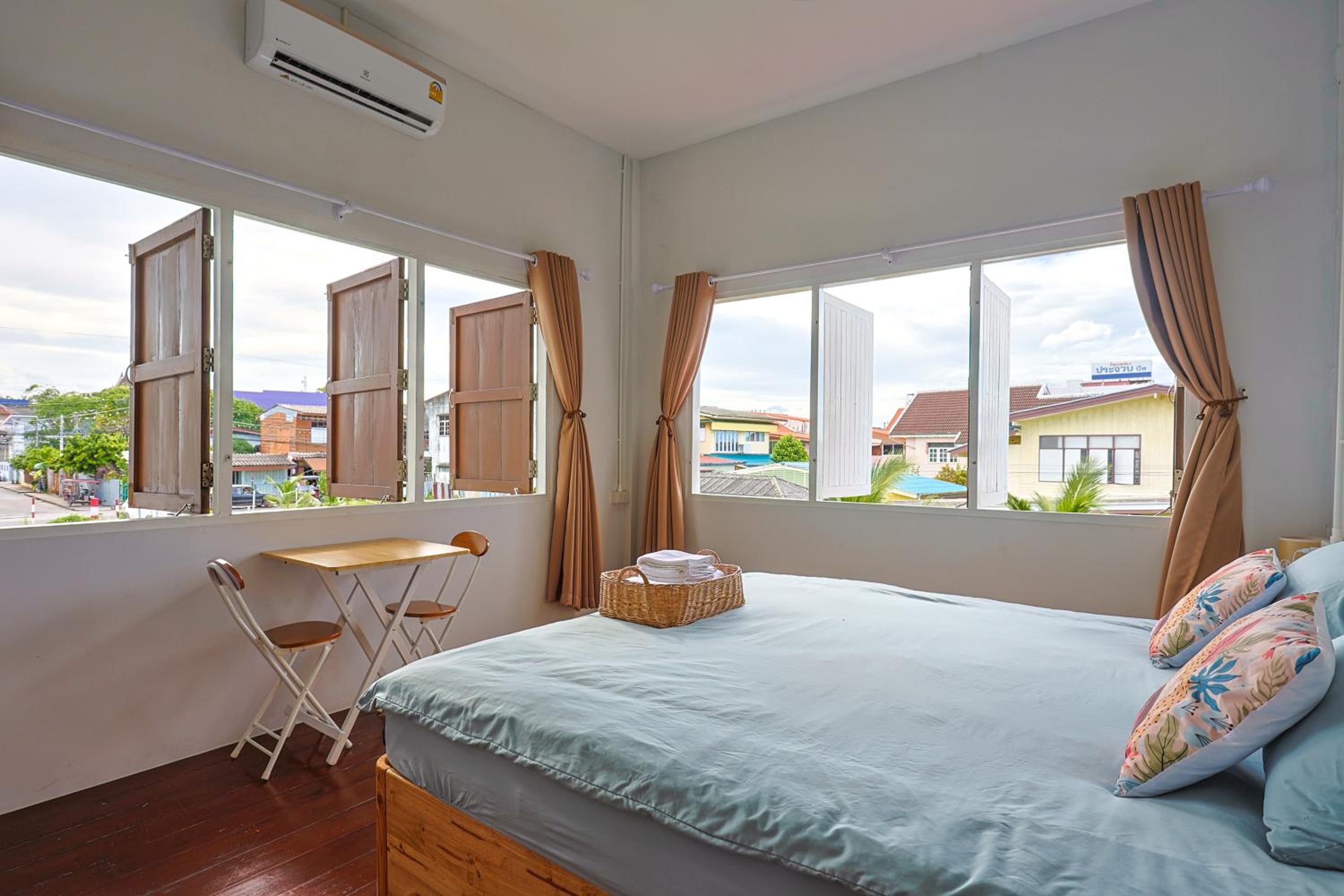 Deluxe Double Room with Side Sea View photo 3