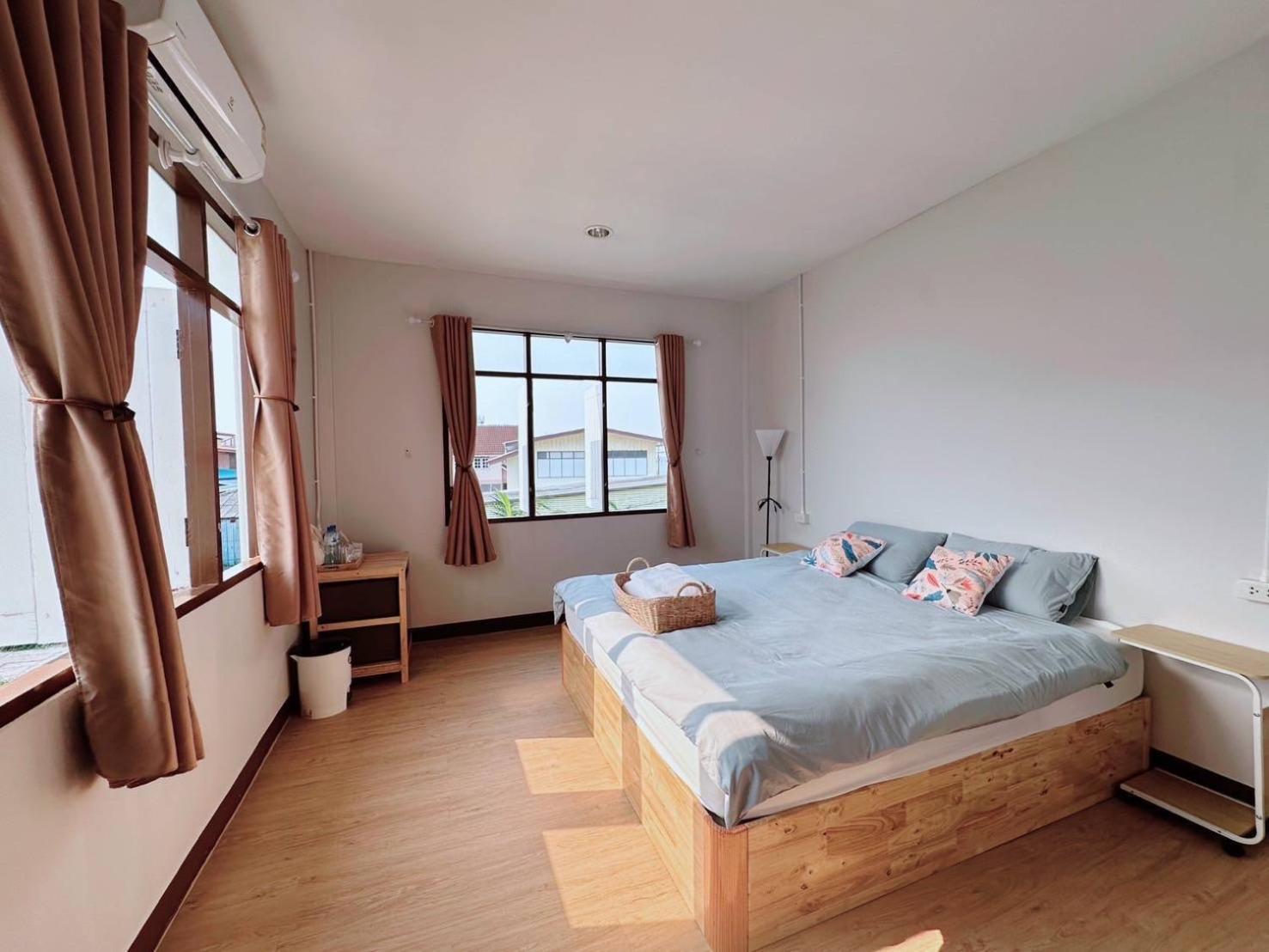 Deluxe Double Room with Side Sea View photo 3