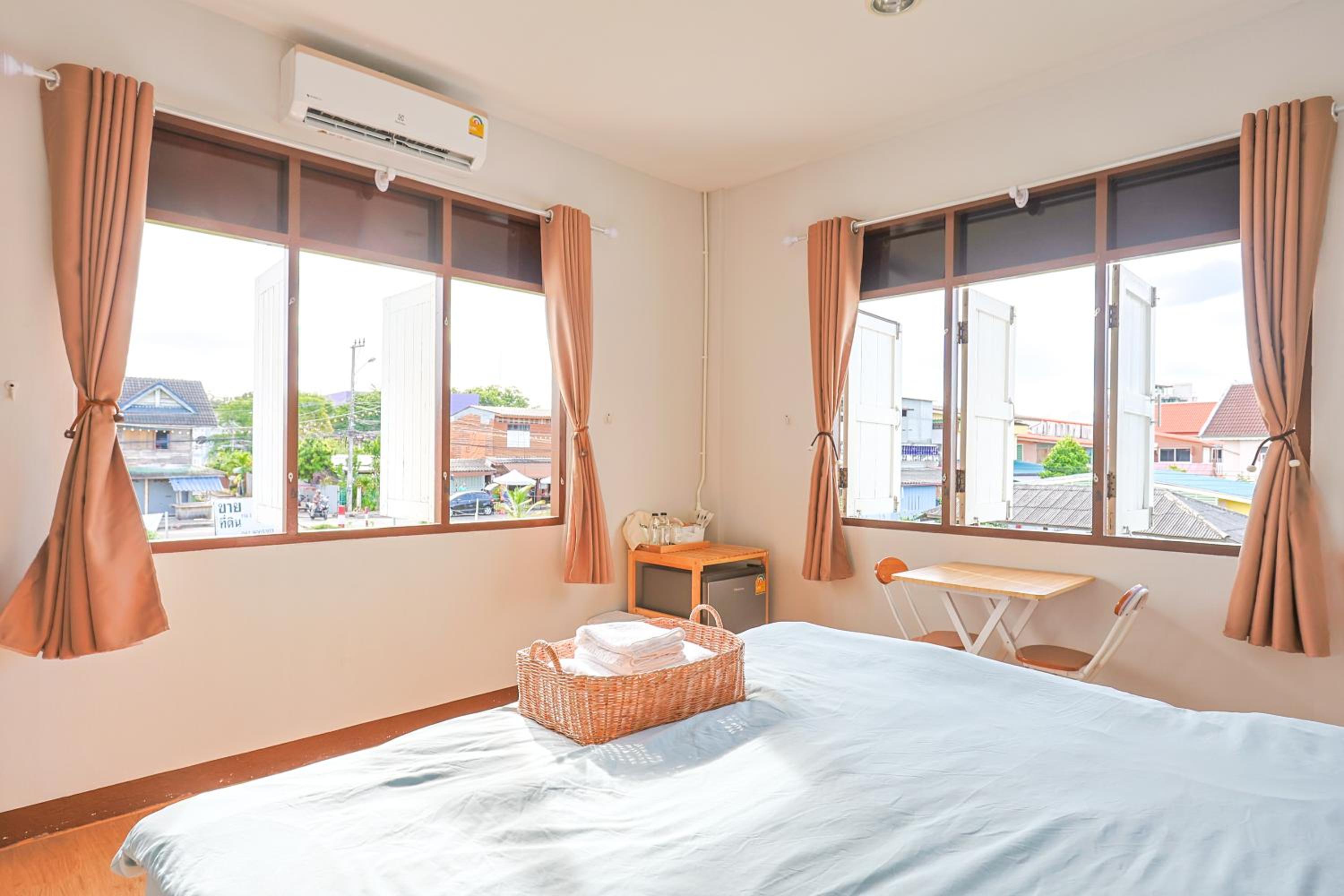 Deluxe Double Room with Side Sea View photo 2