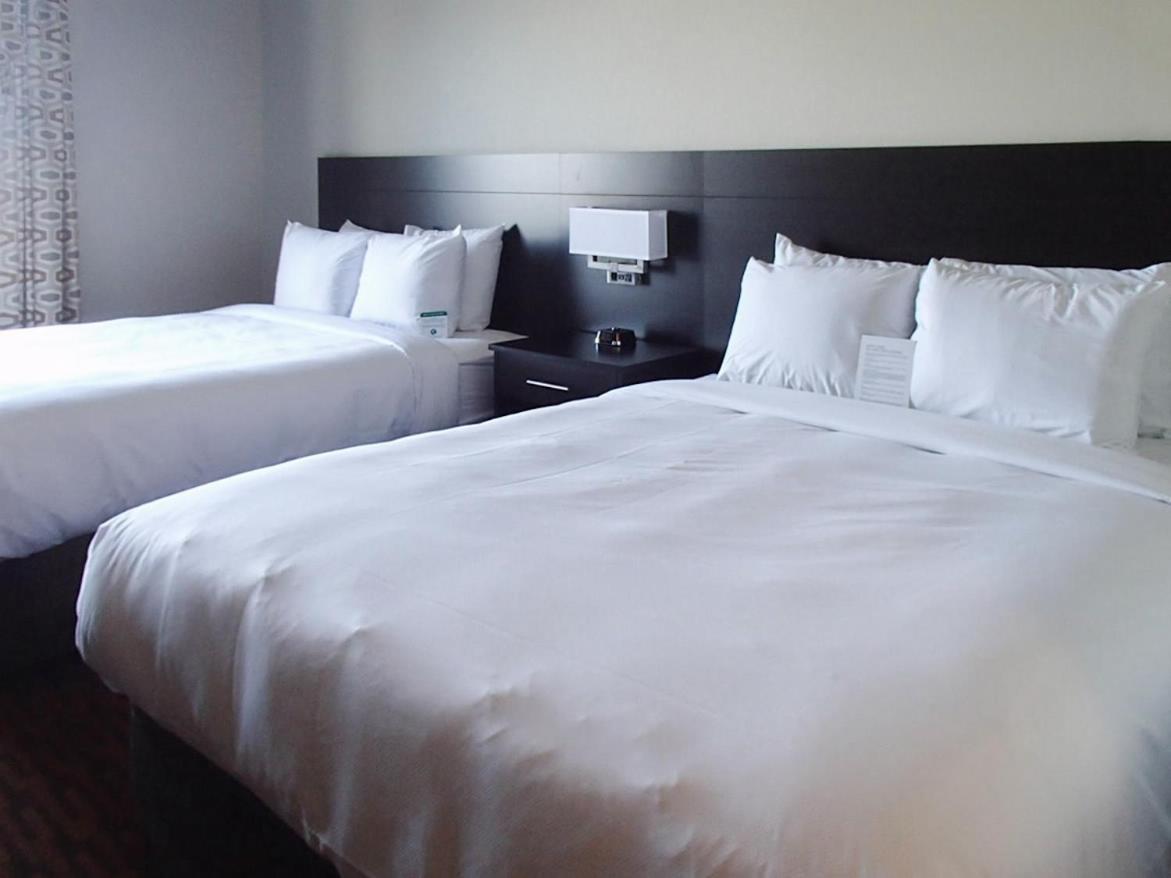 Efficiency Queen Room with Two Queen Beds - Accessible/Non-Smoking photo 1