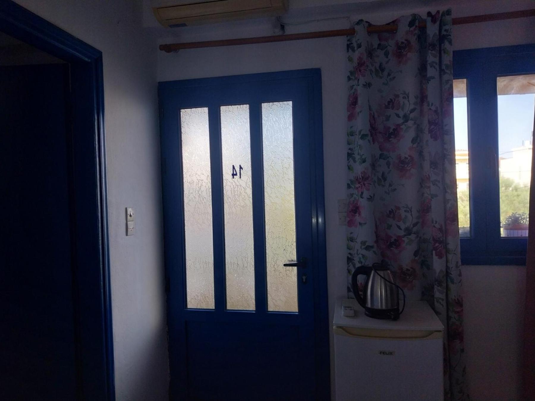 Twin Room with Private Bathroom photo 3