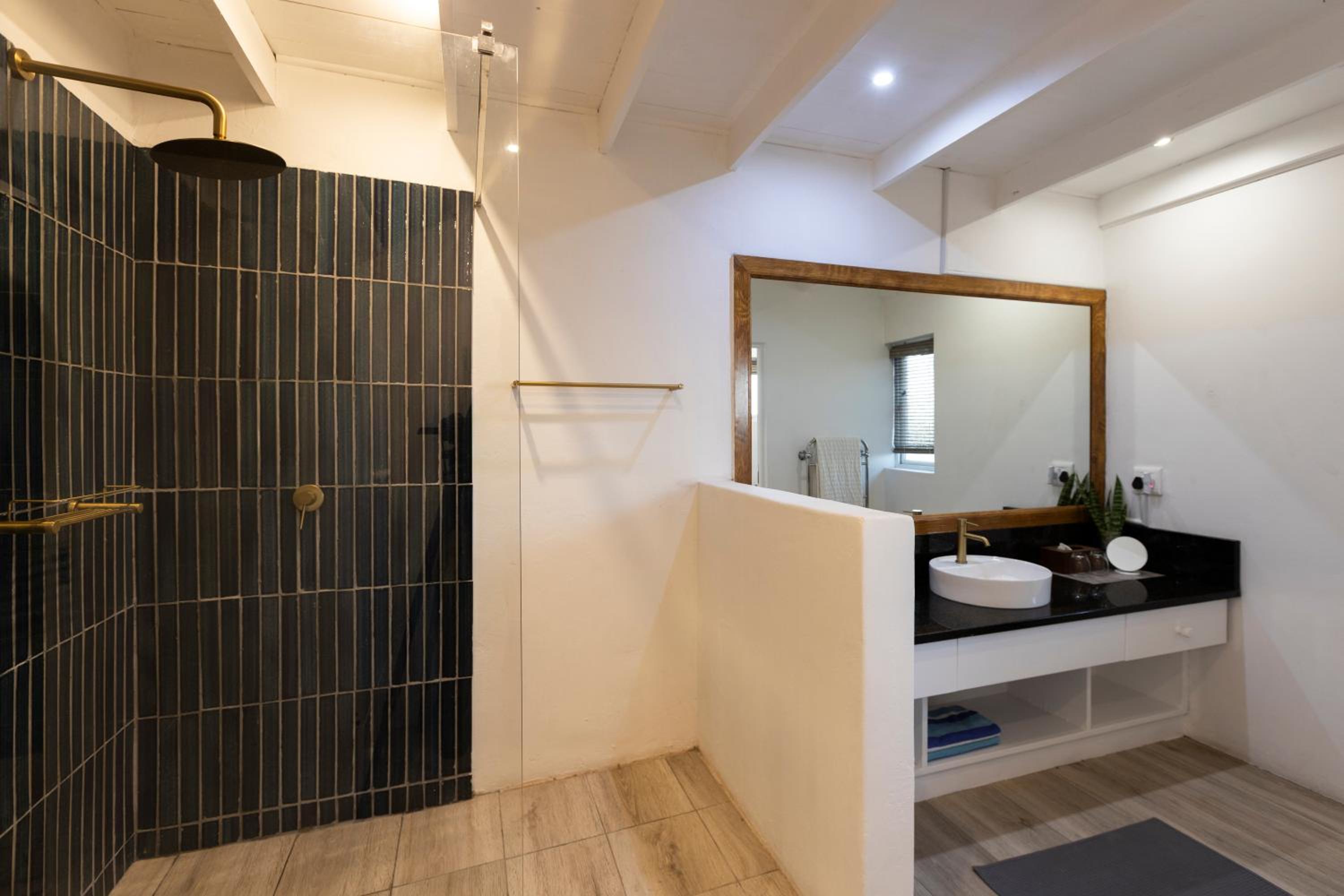 Standard Double Room - Photo 10