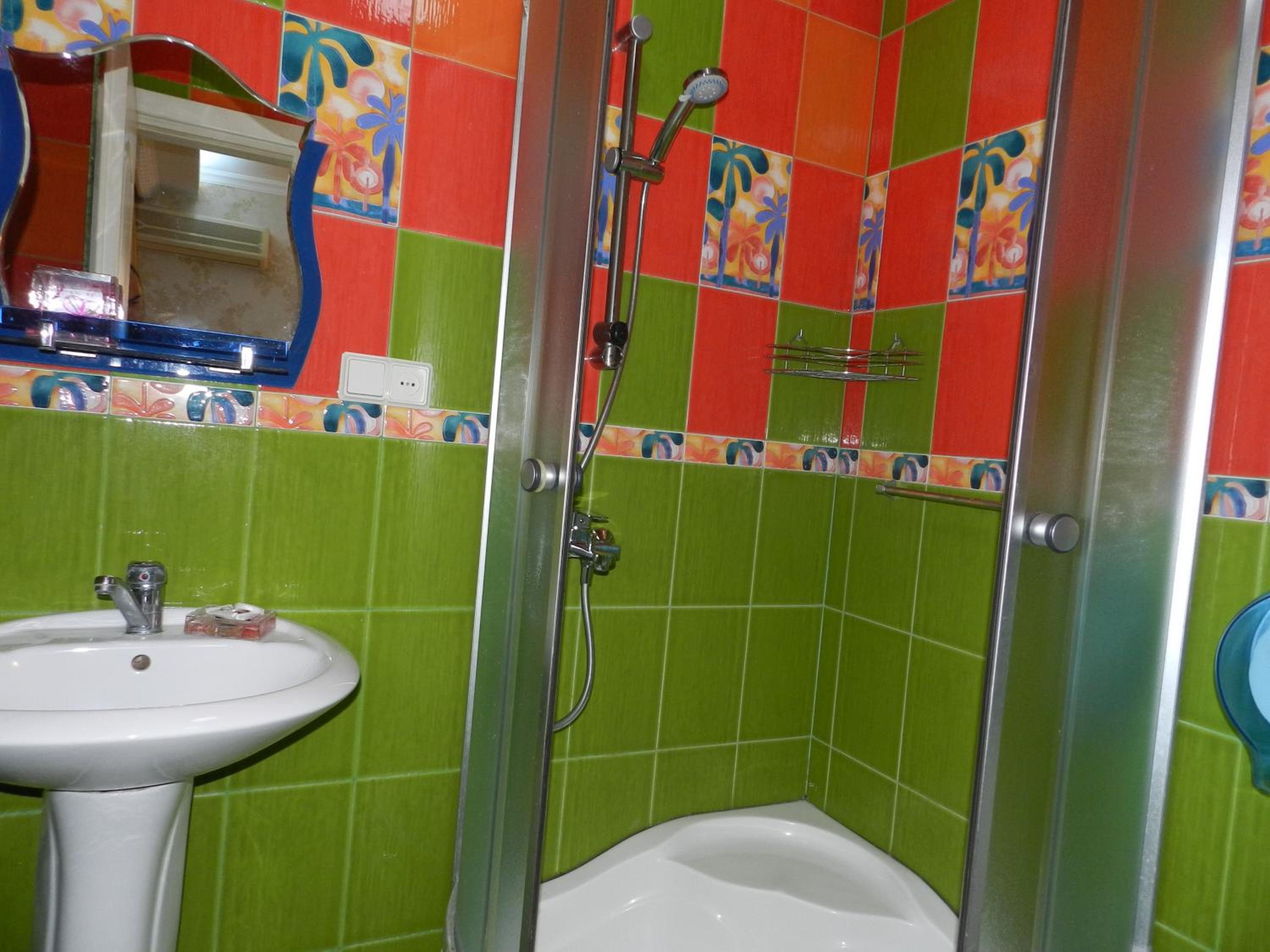 Standard Double Room - Photo 11