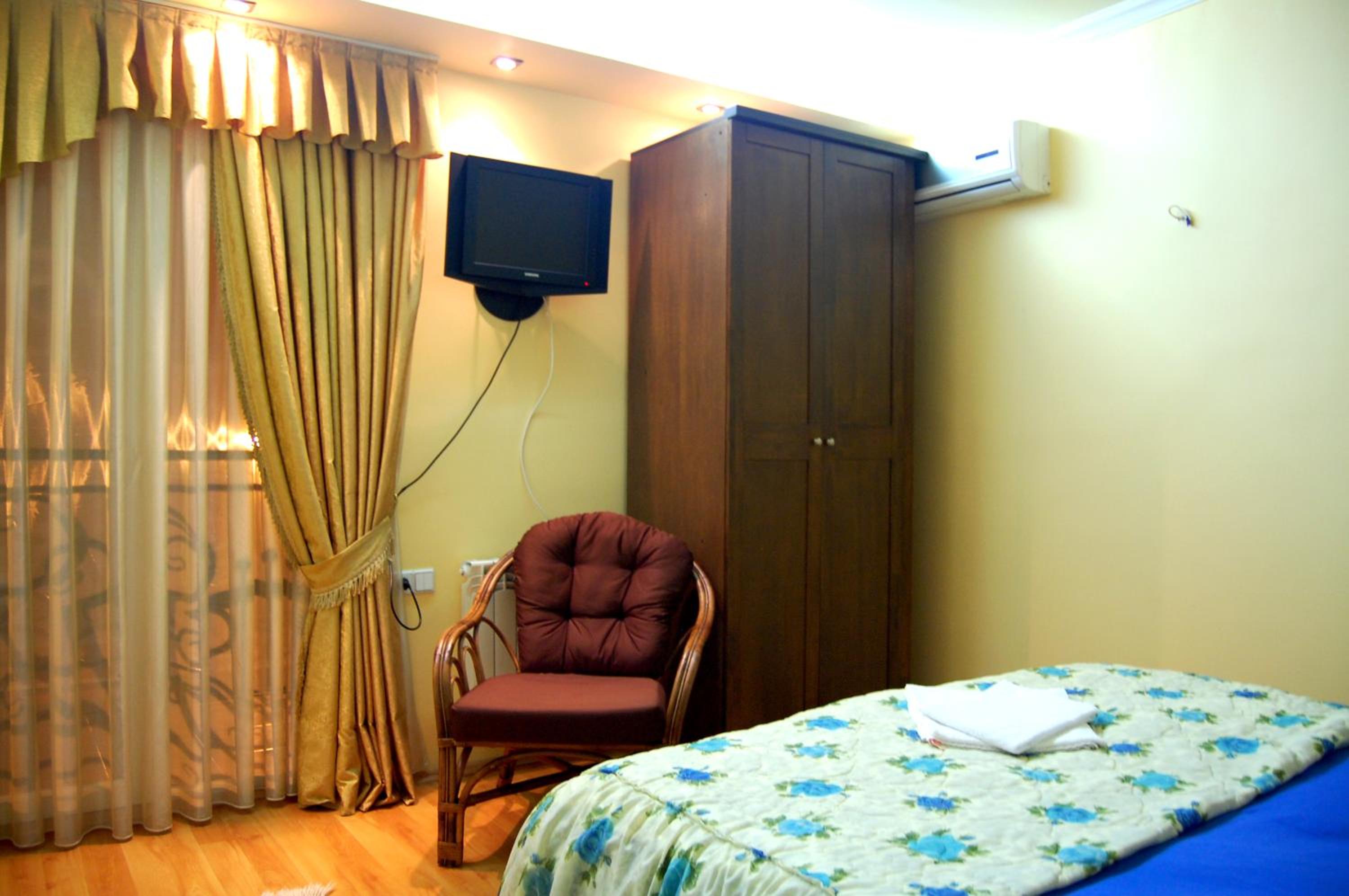 Standard Double Room - Photo 10