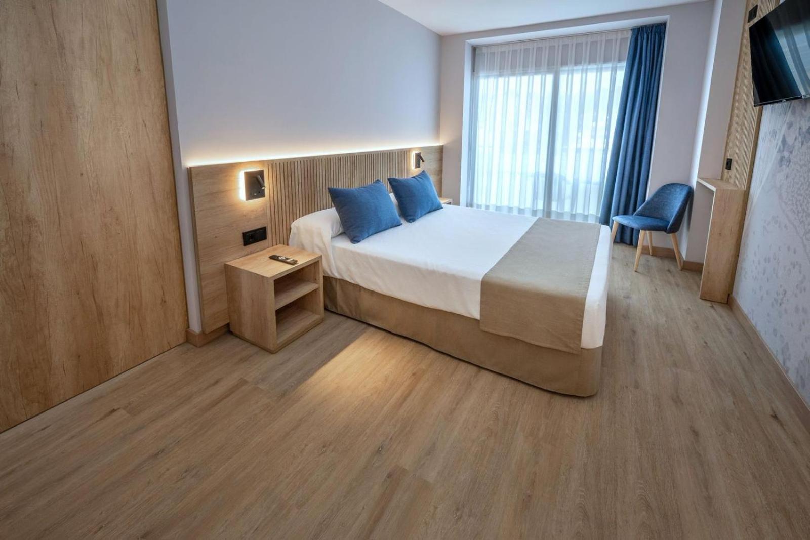 Suite Familiar Premium con Vistas a la piscina photo 2
