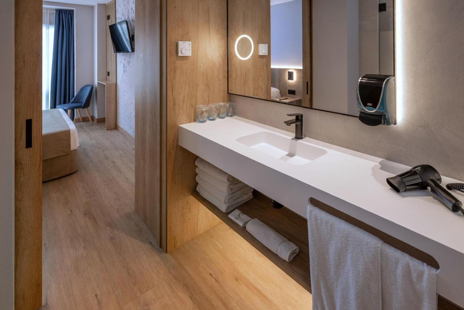 Suite Familiar Premium con Vistas a la piscina photo 1