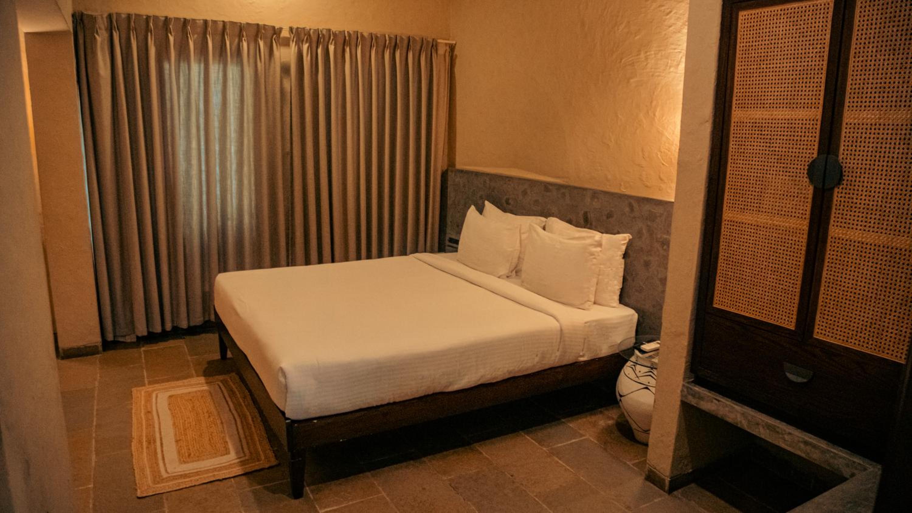 Deluxe Double Room with Balcony photo 1