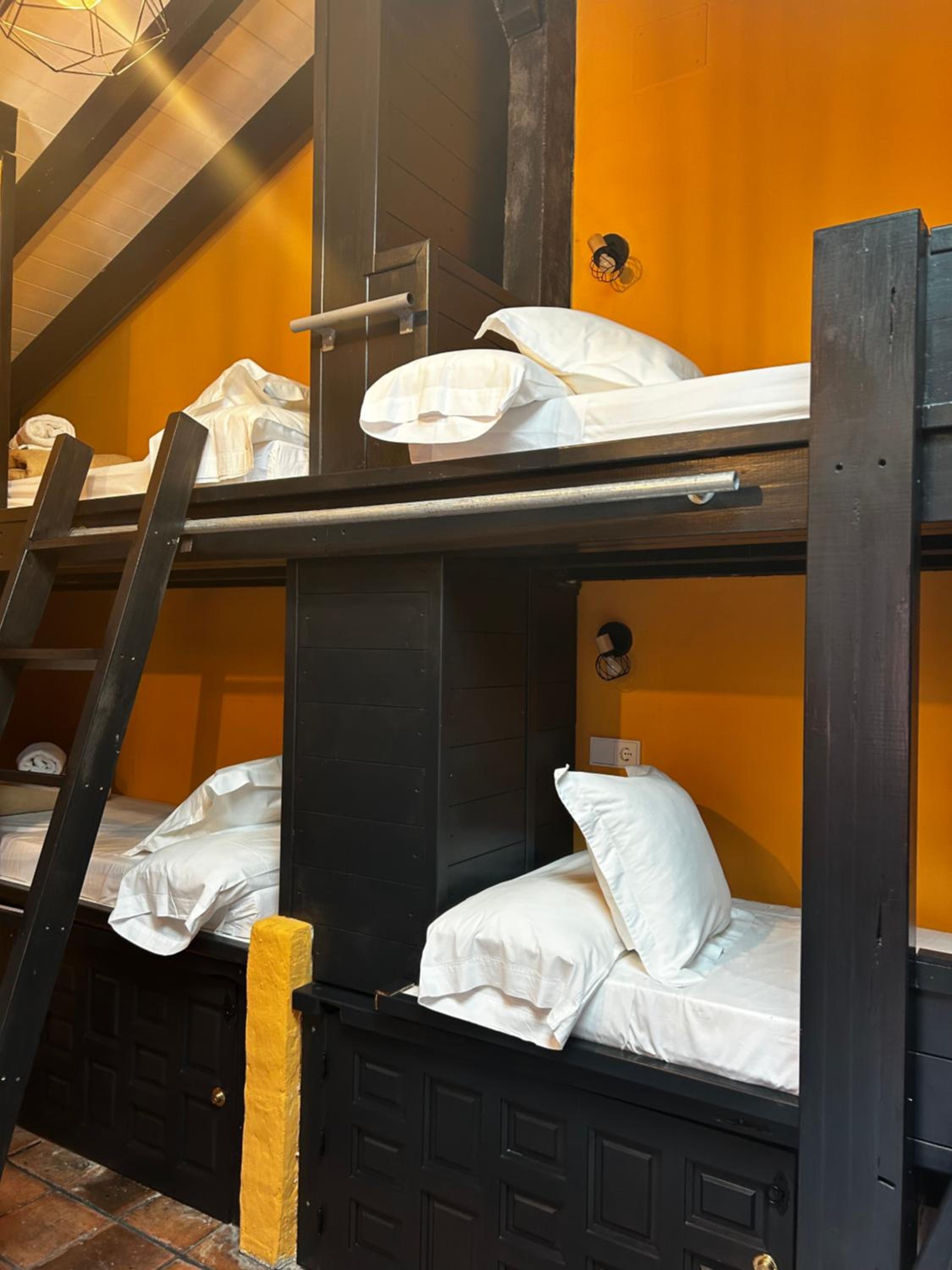 Bed in 6-Bed Mixed Dormitory Room photo 1