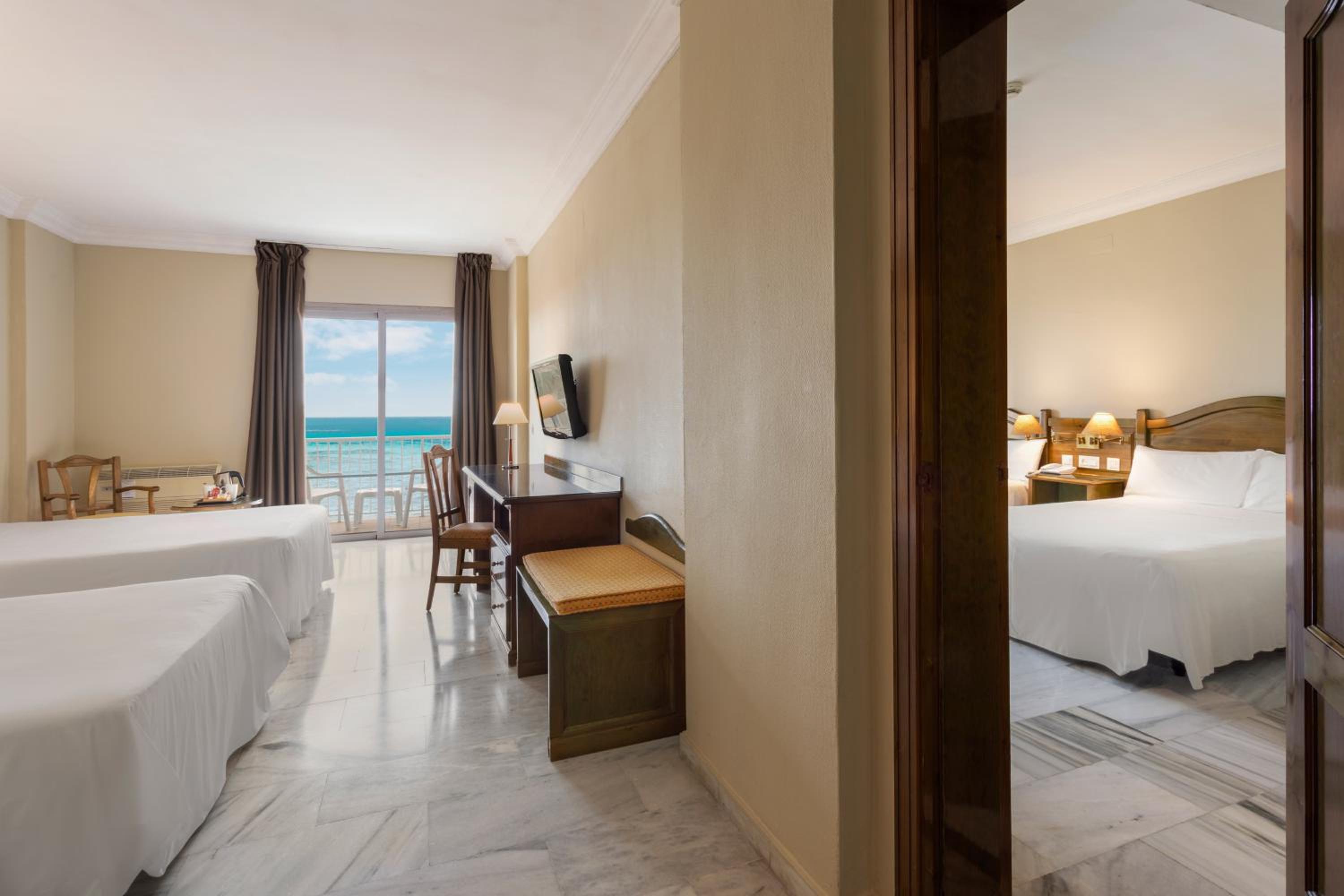 Two Bedroom Family Room Front Sea View thumbnail 5