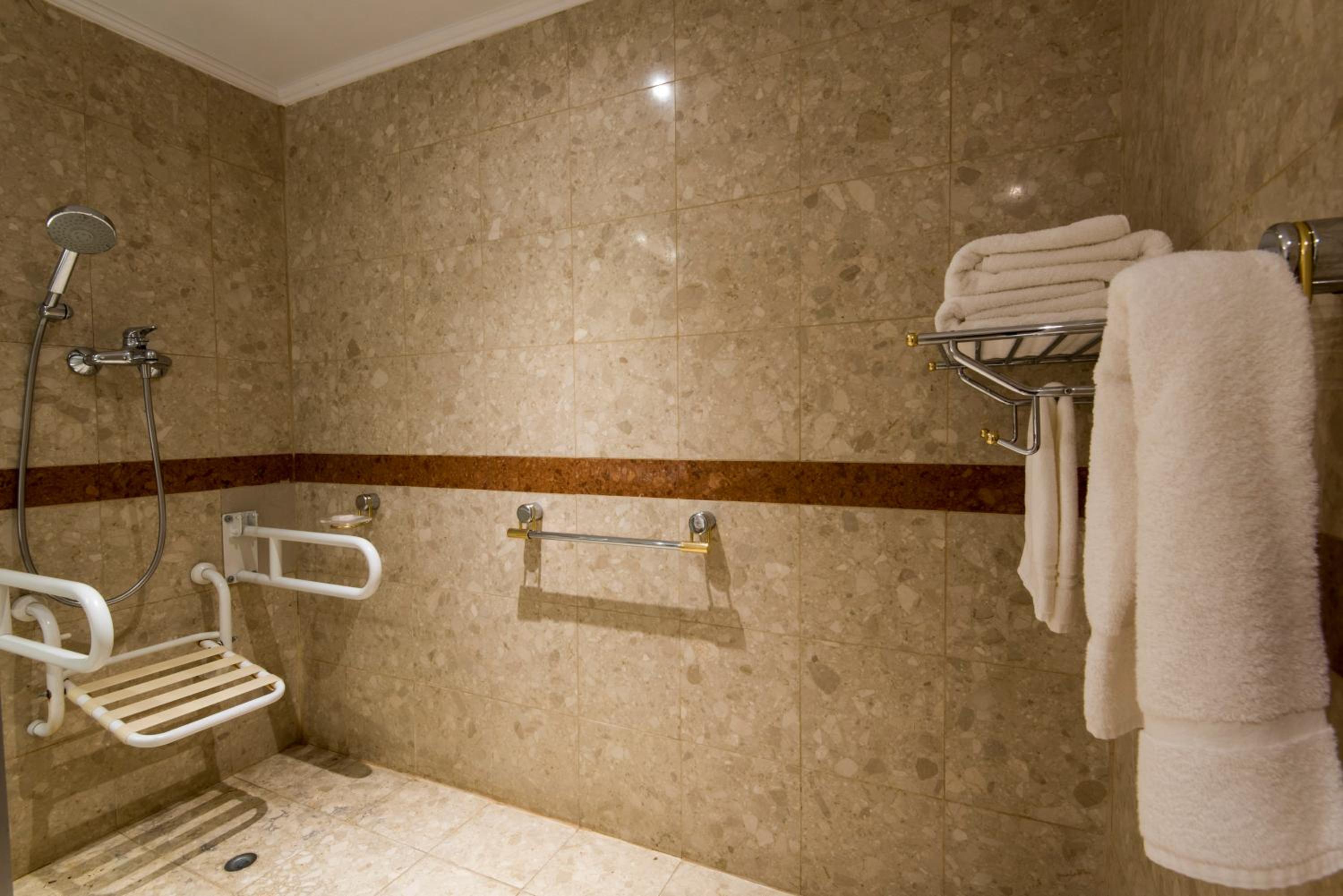 King Room with Accessible Tub - Mobility Access