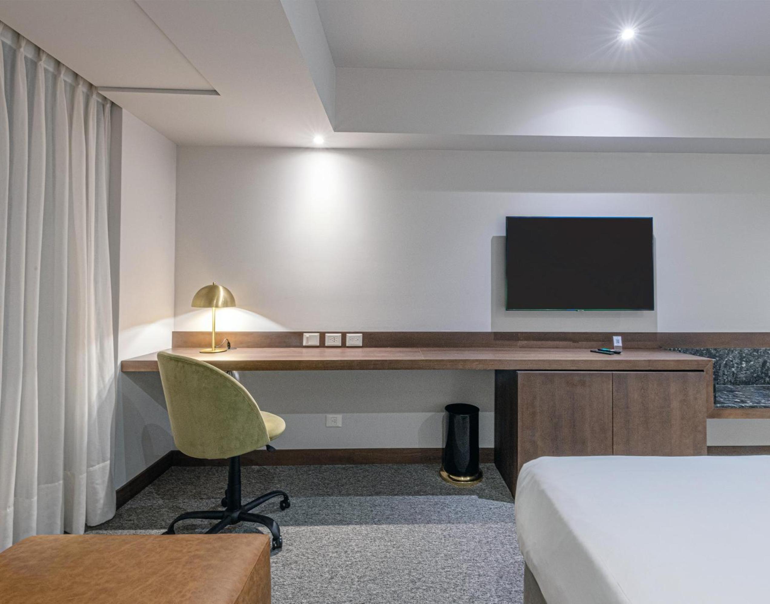 Premium King Room with Mountain View