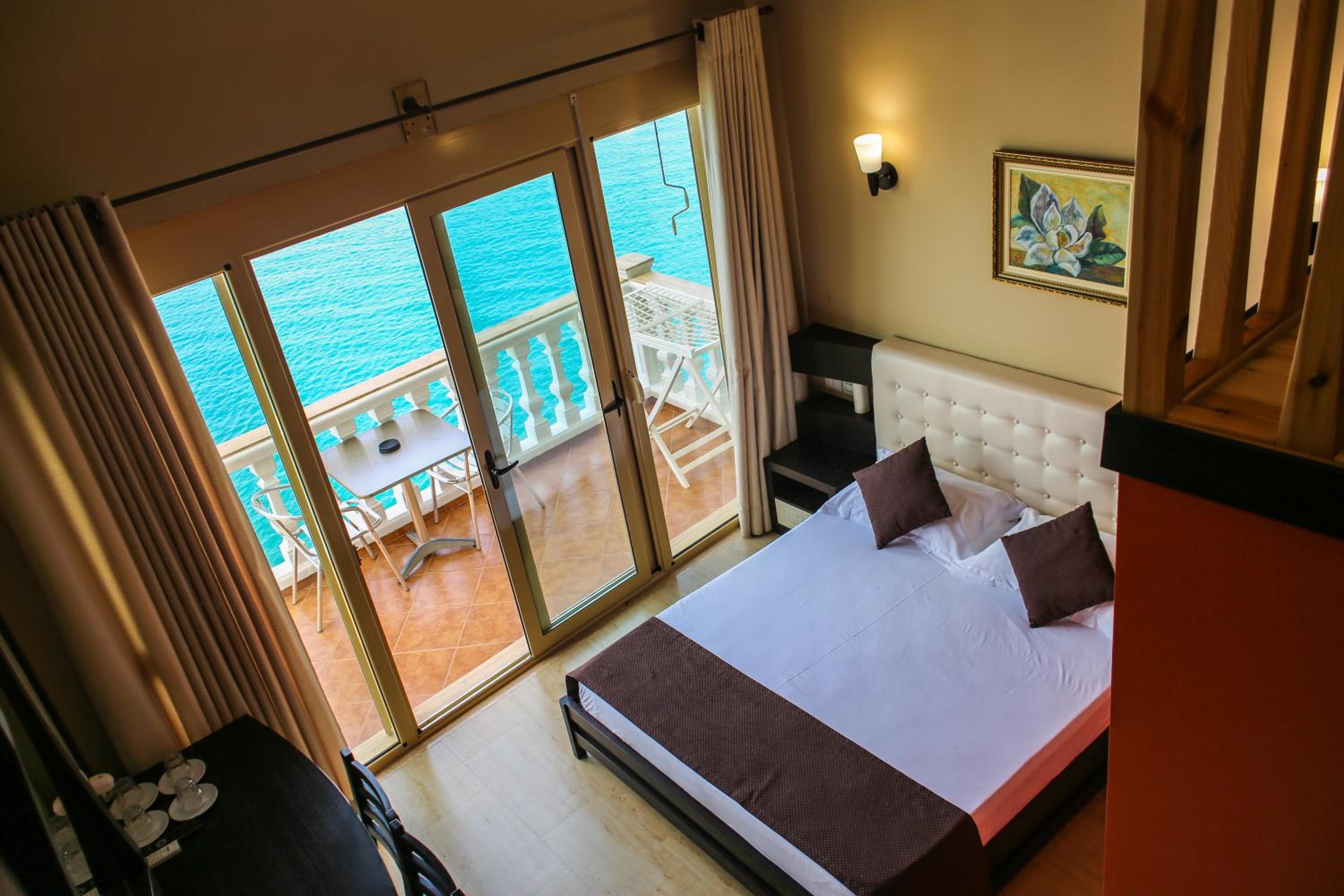 Quadruple Room with Balcony and Sea View