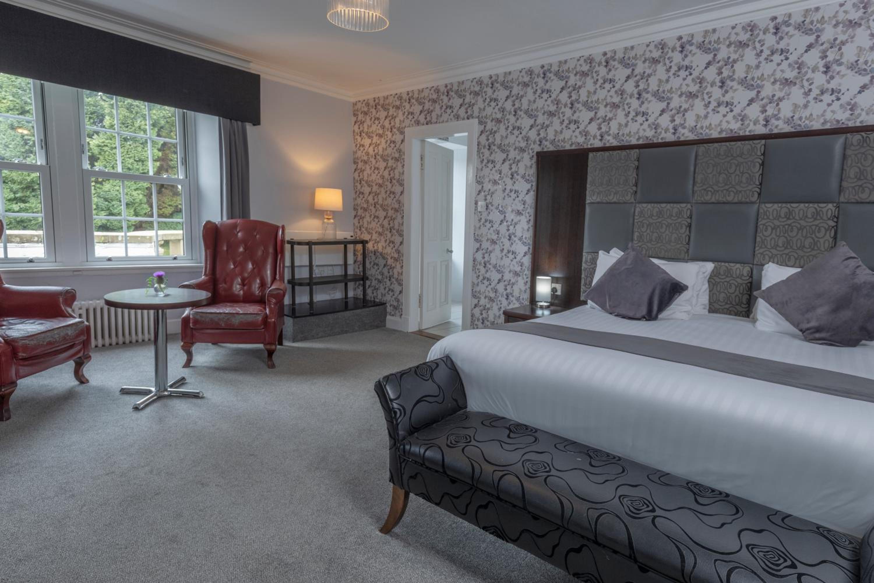Executive King Room - Non-Smoking - Photo 2
