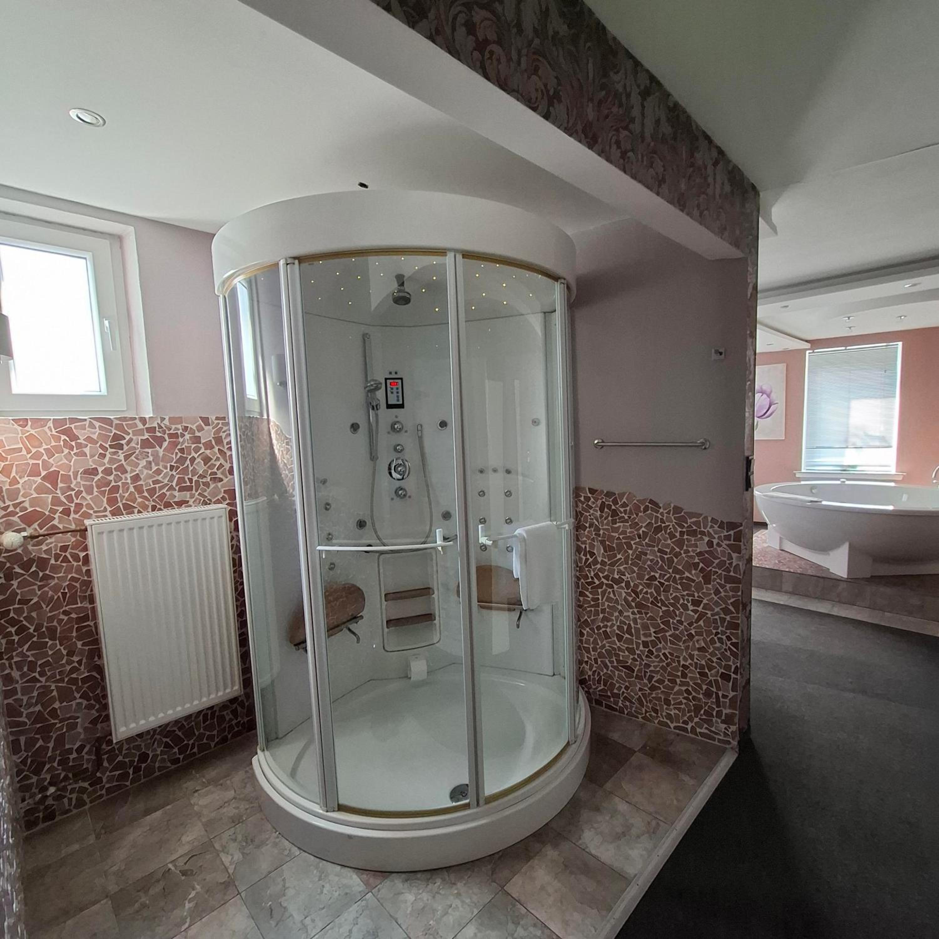 Deluxe Suite with Spa Bath