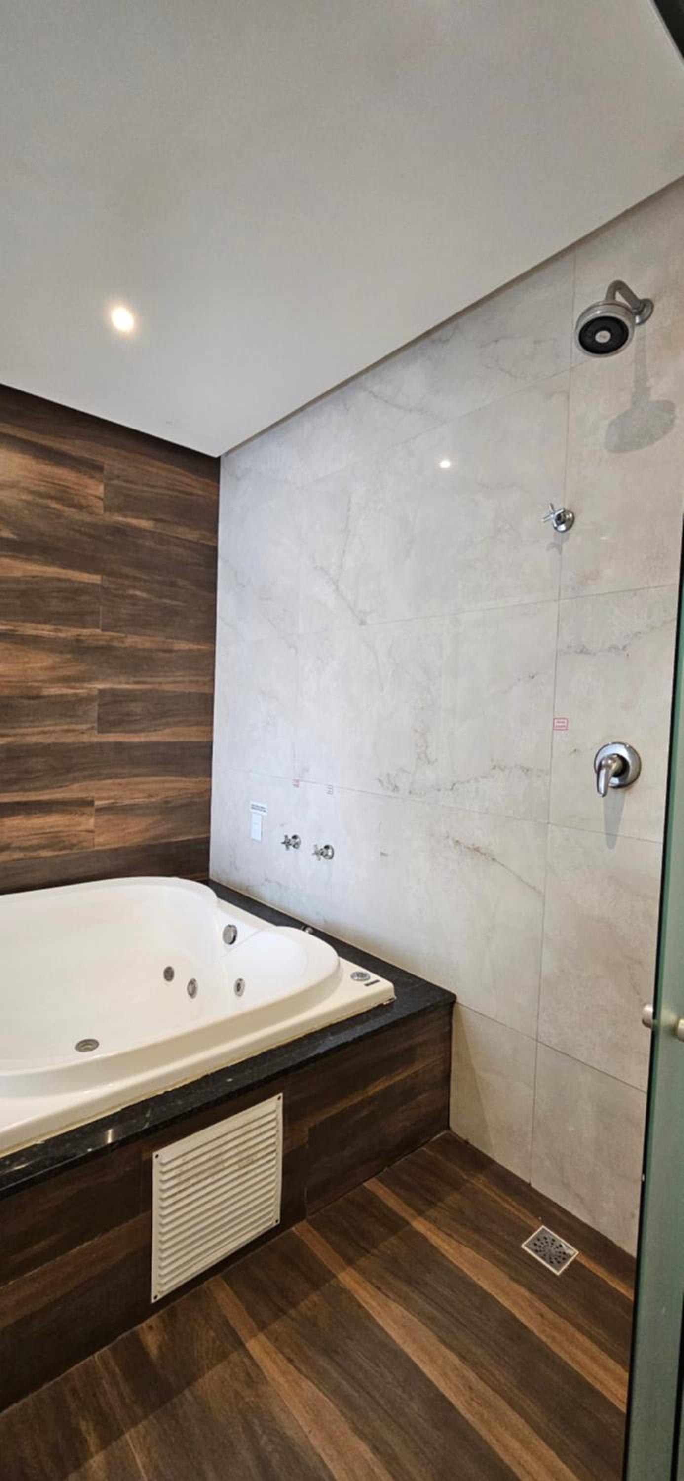 Deluxe Suite with Spa Bath photo 3