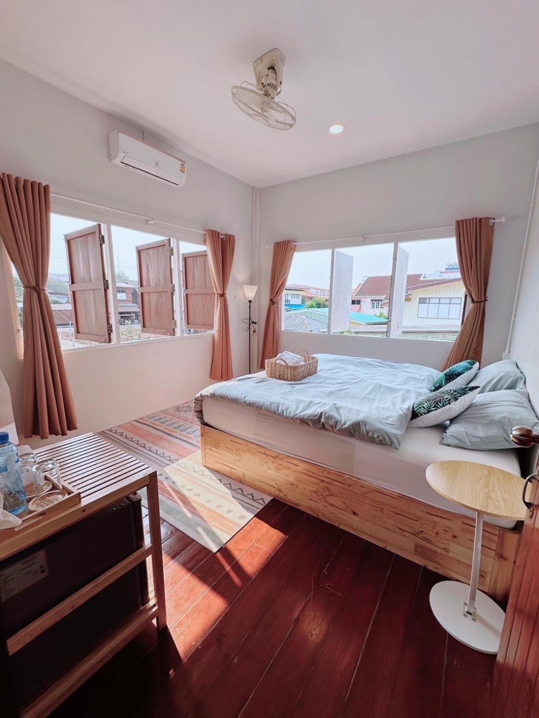 Deluxe Double Room with Side Sea View photo 1