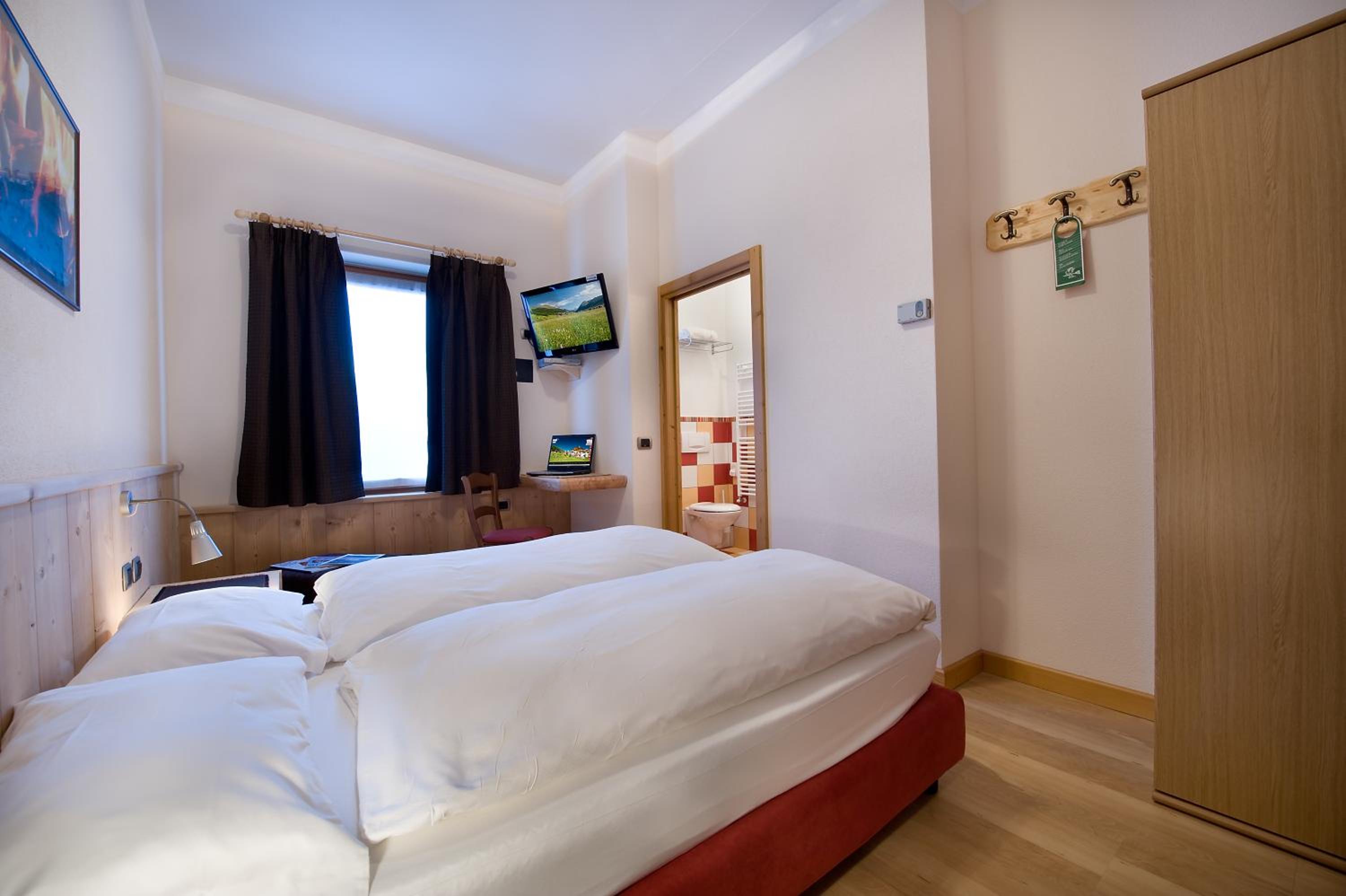 Economy Double or Twin Room photo 3