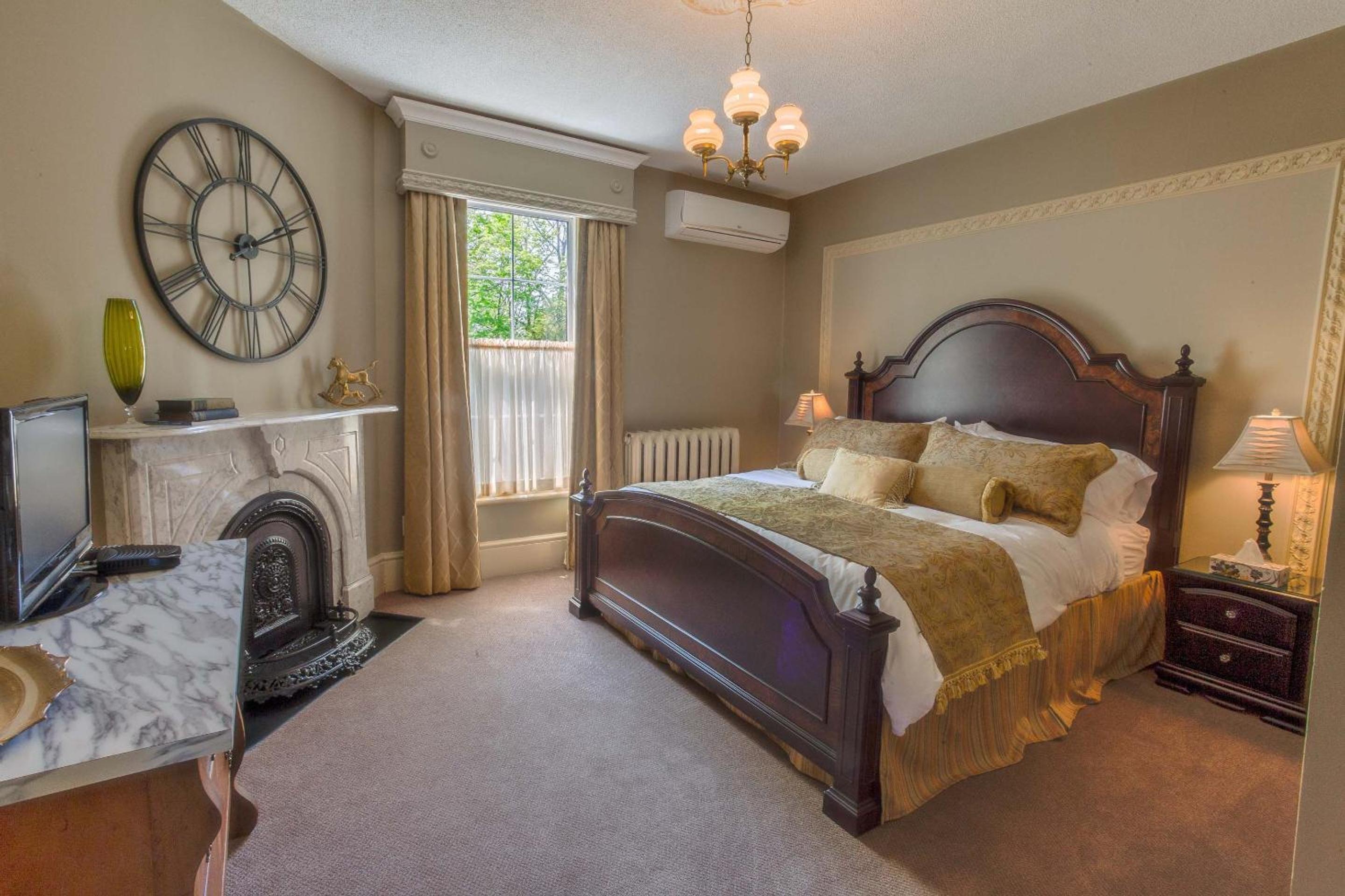 Deluxe King Room photo 1