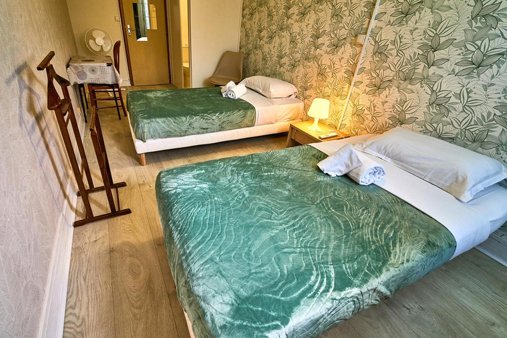 Single Room with Shared Shower and Toilet photo 3