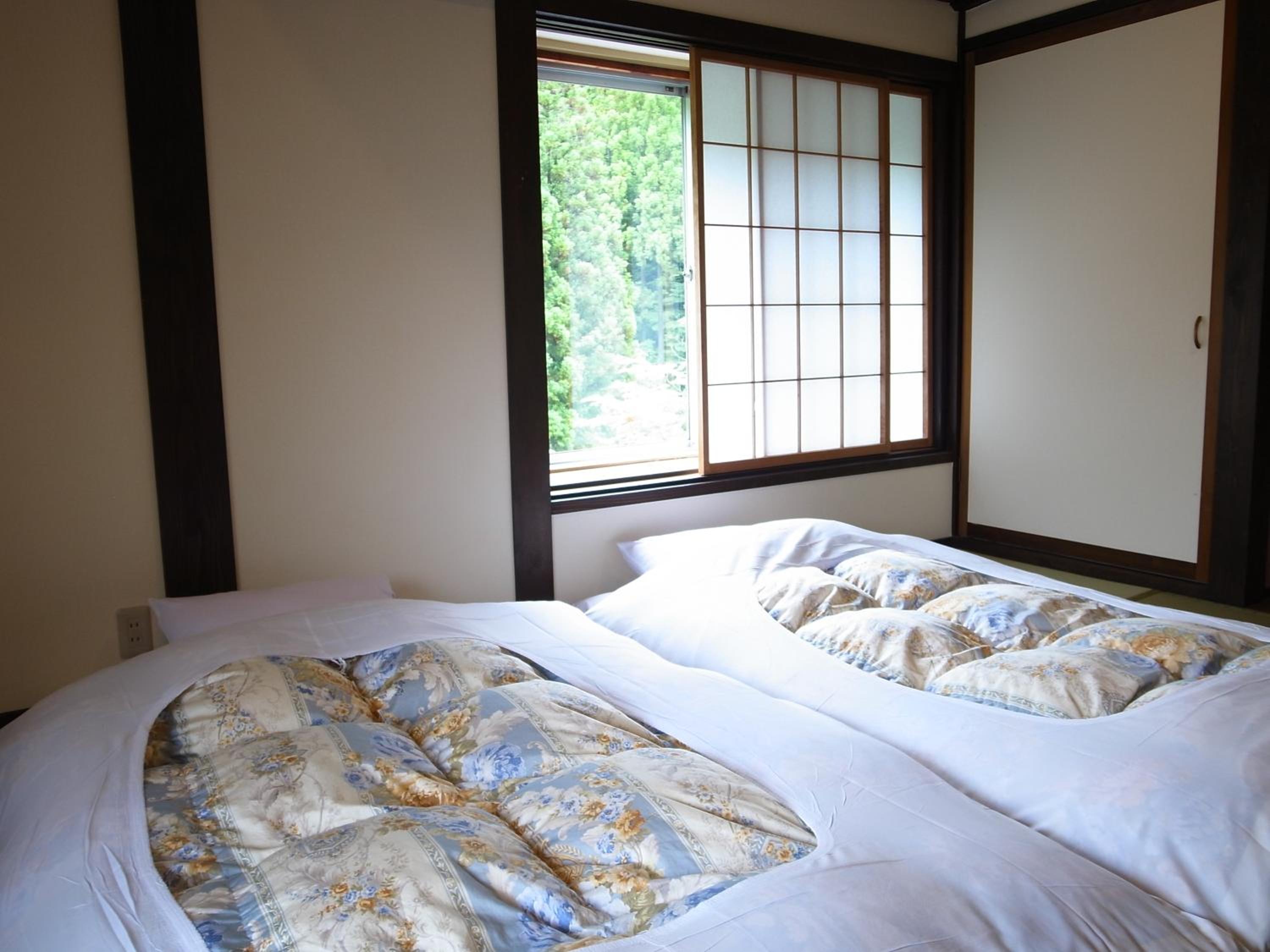 Japanese-Style Room with Shared Bathroom photo 2