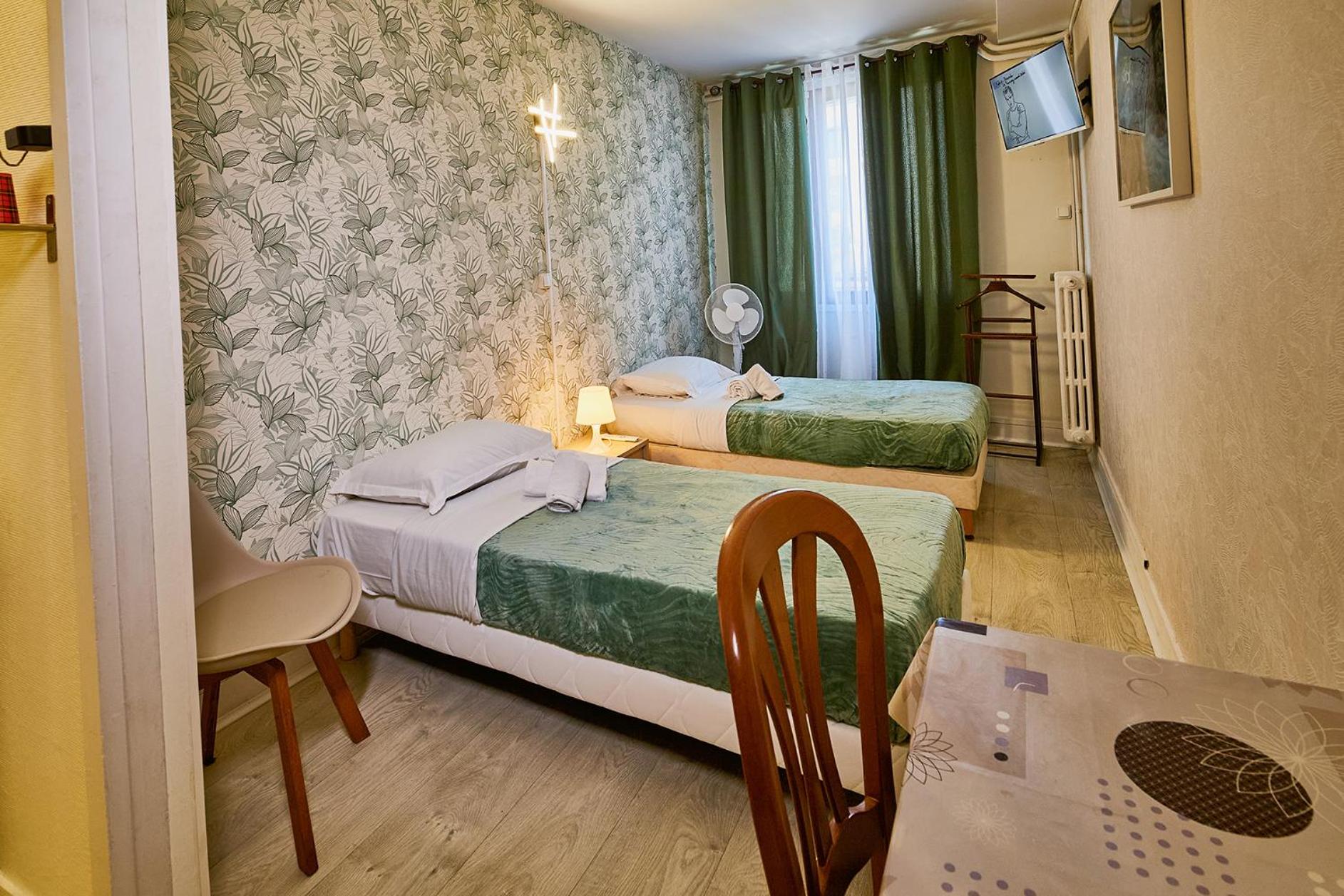 Single Room with Shared Shower and Toilet photo 2