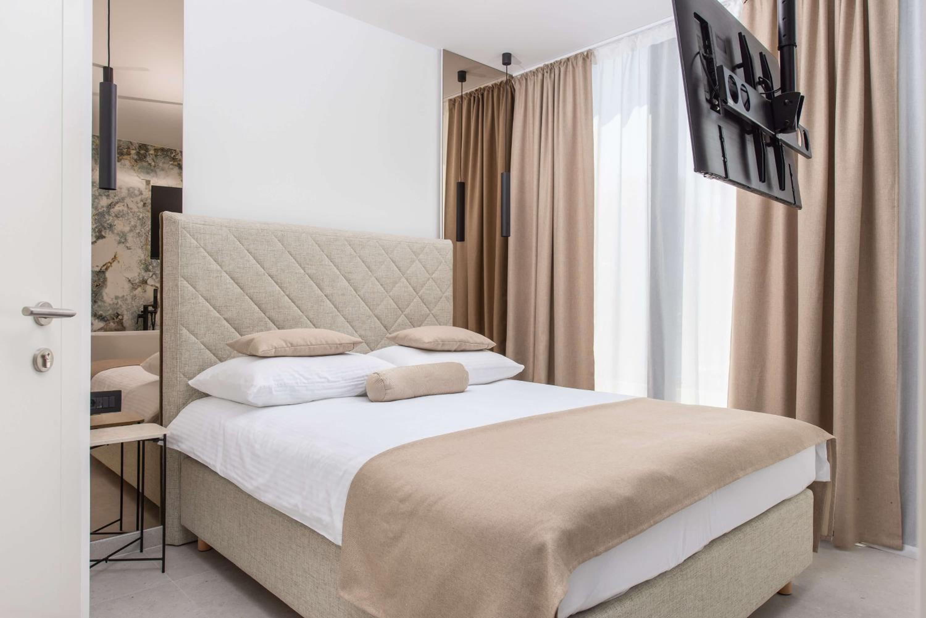 Deluxe Double Room with Bath