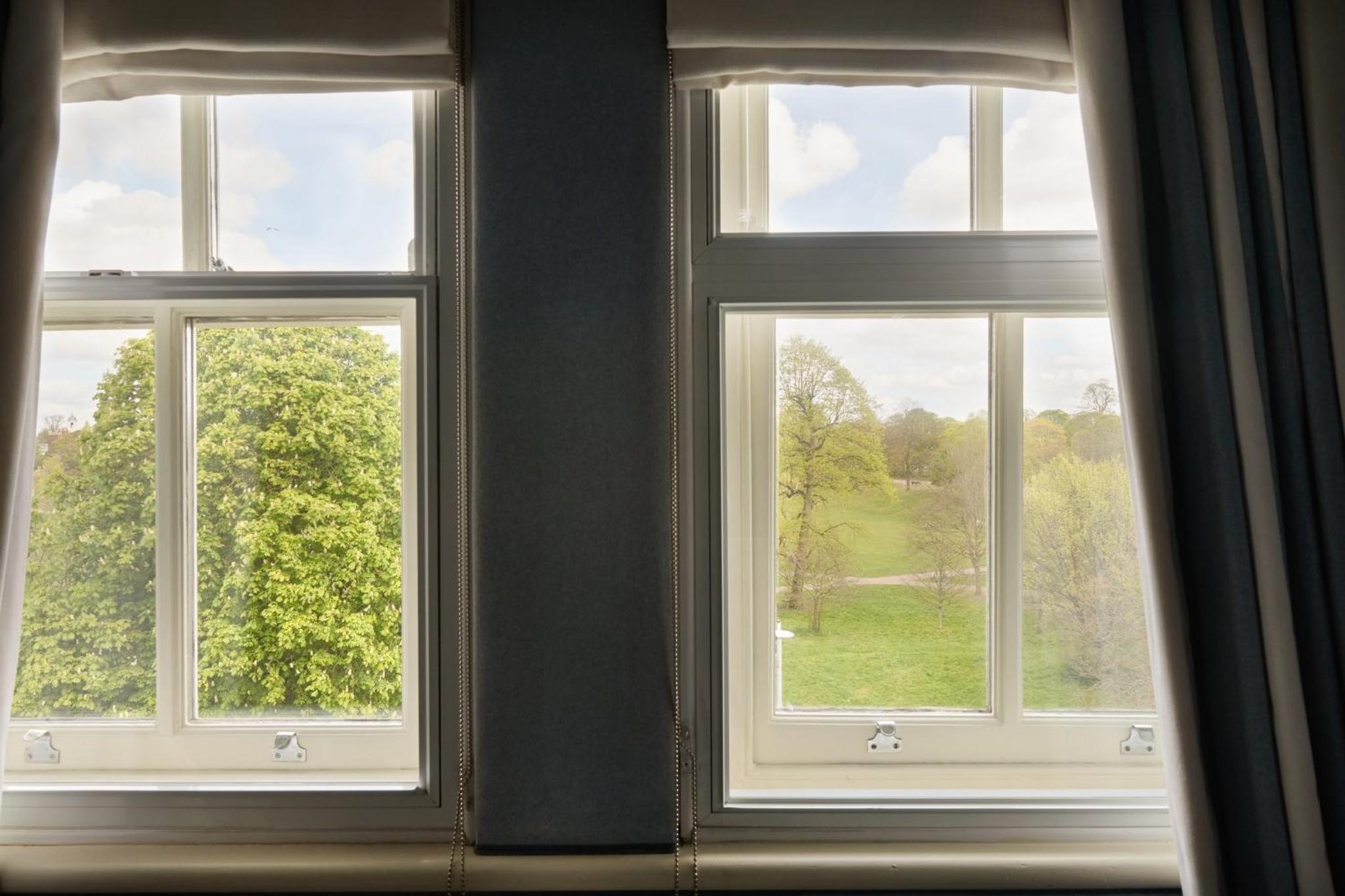 King Room with Garden View thumbnail 5